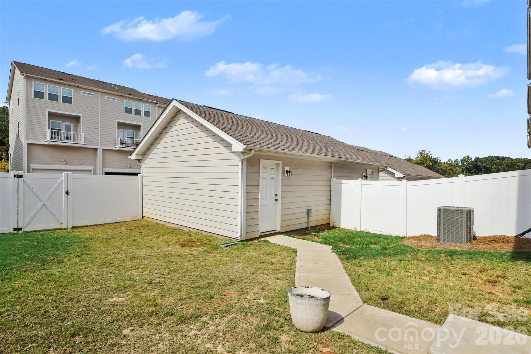 933 Cobbled Way Property Photo 6