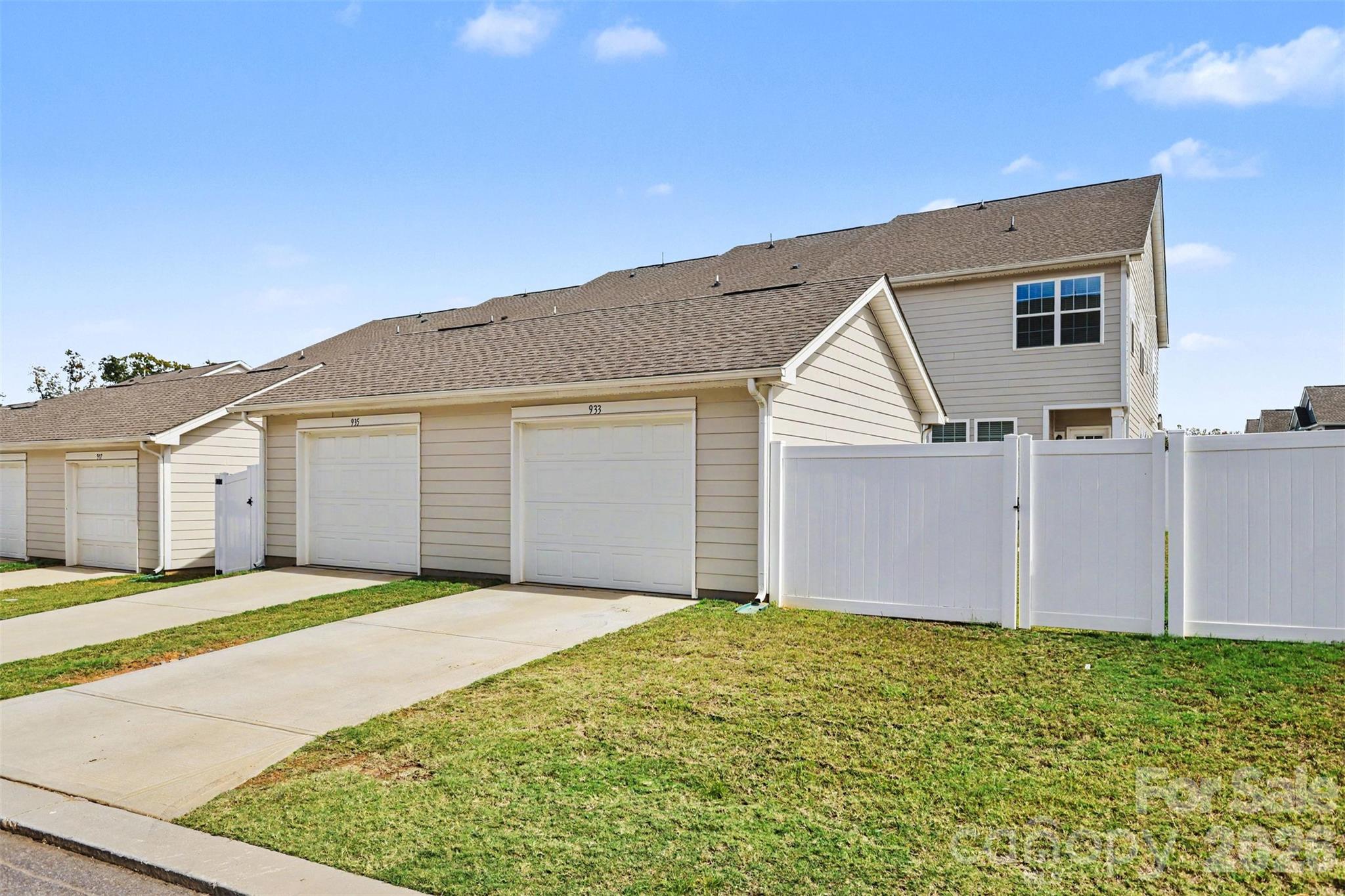 933 Cobbled Way Property Photo 7