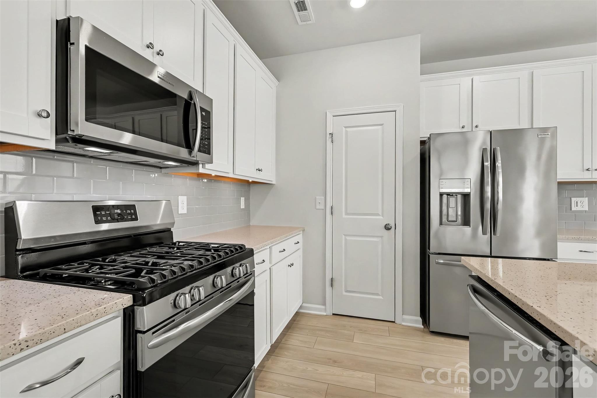 933 Cobbled Way Property Photo 24
