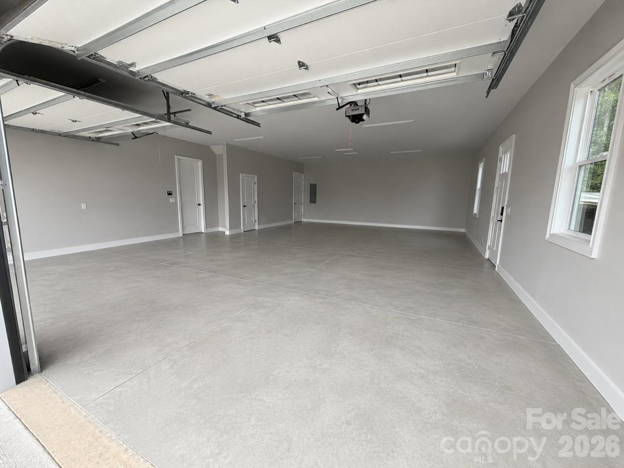 4035 Daugherty Road Property Photo 7