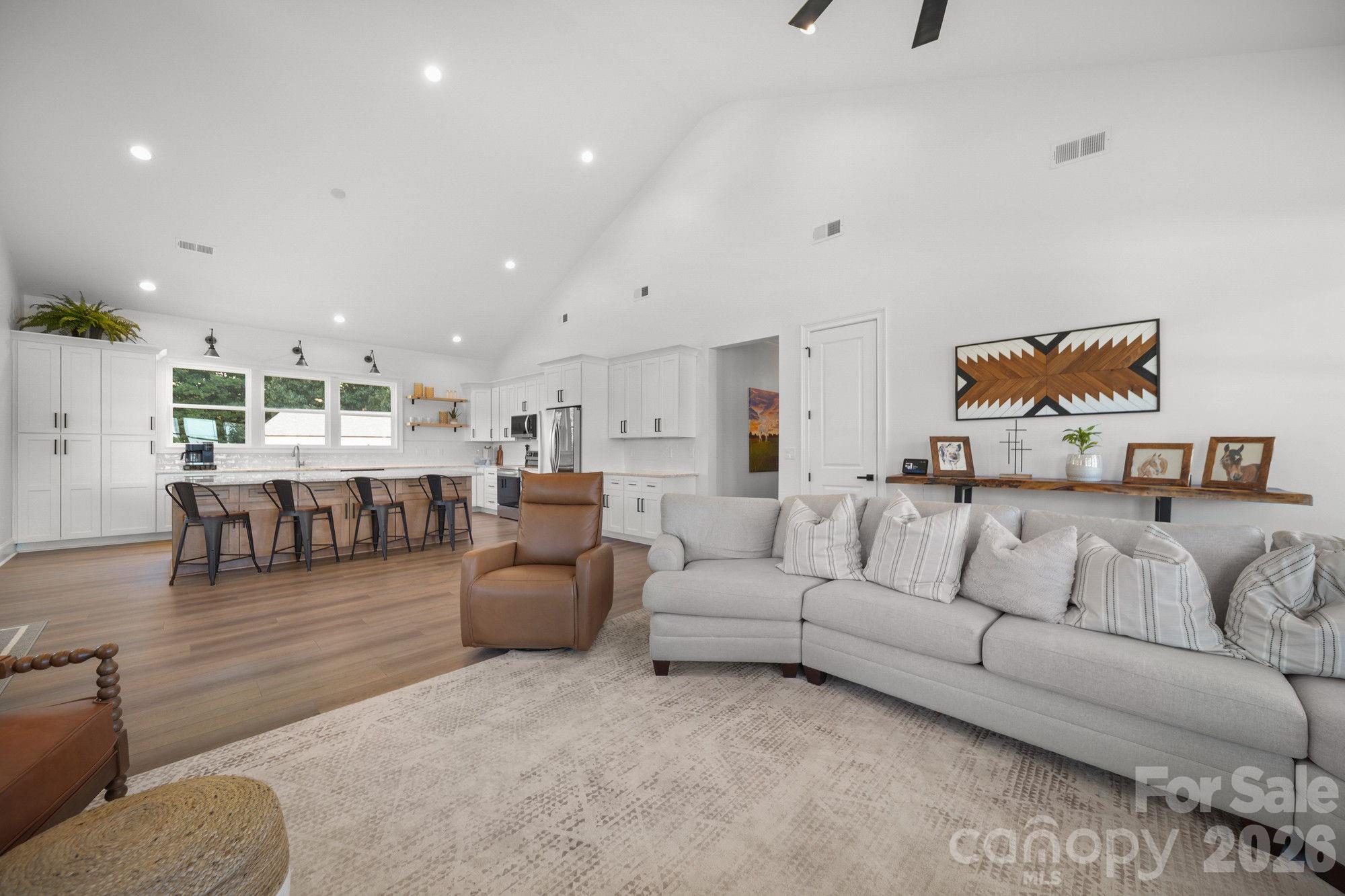 4035 Daugherty Road Property Photo 10