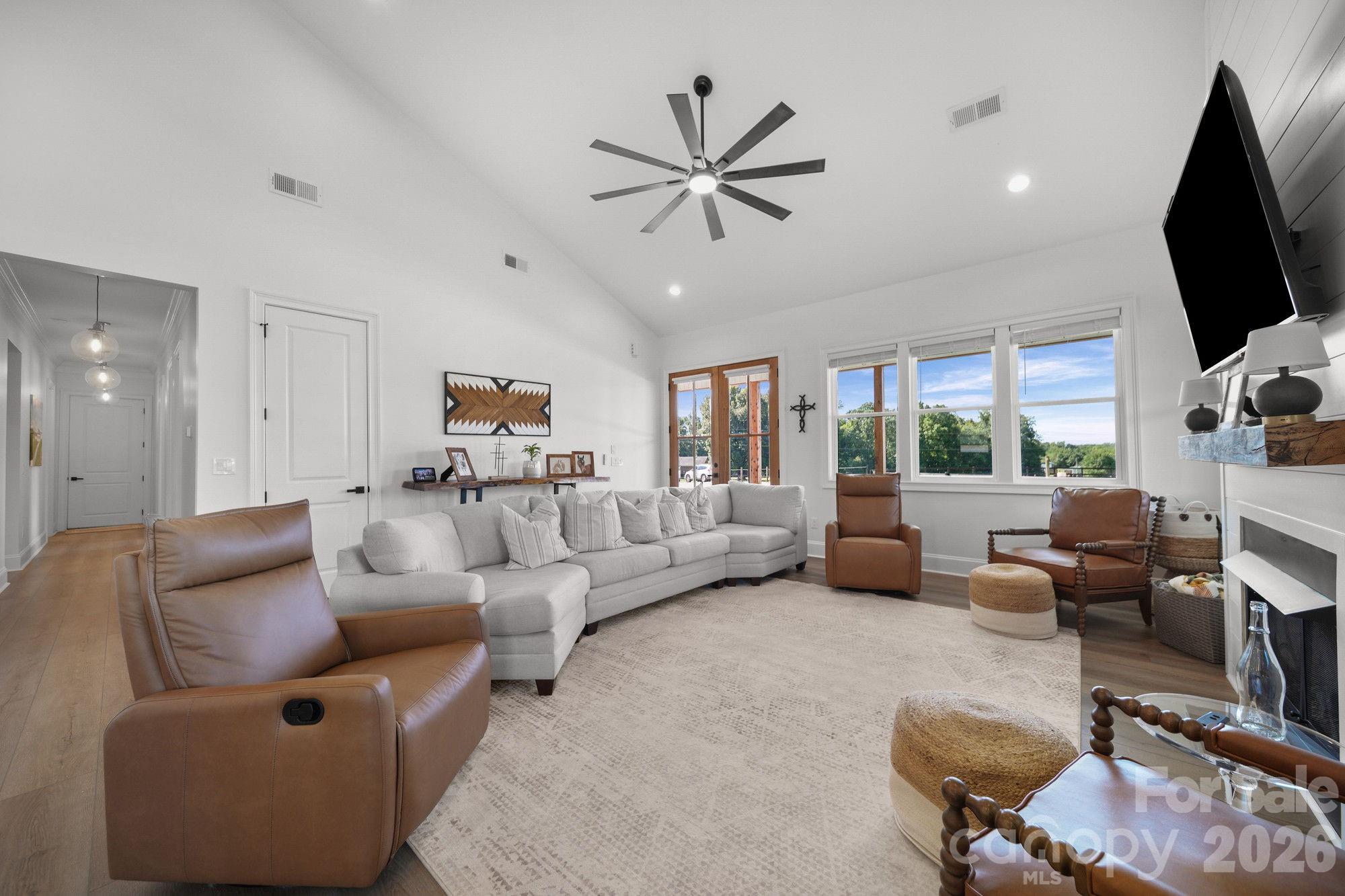 4035 Daugherty Road Property Photo 11