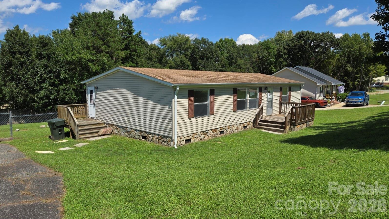 176 Crown Court Property Photo 1