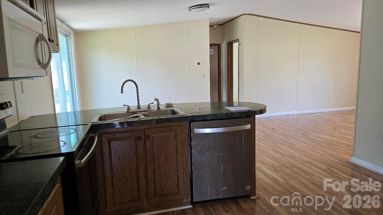 176 Crown Court Property Photo 5