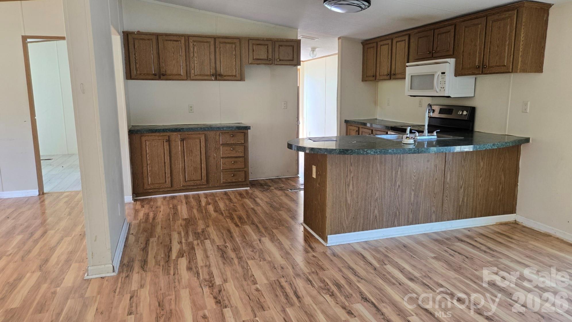176 Crown Court Property Photo 6