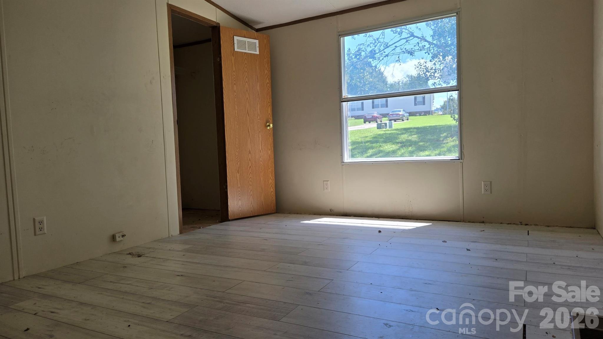 176 Crown Court Property Photo 9