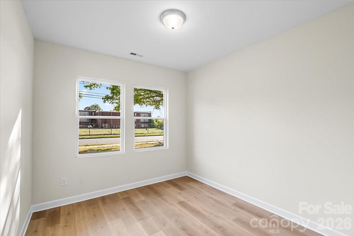 1102 W Horah Street Property Photo 19