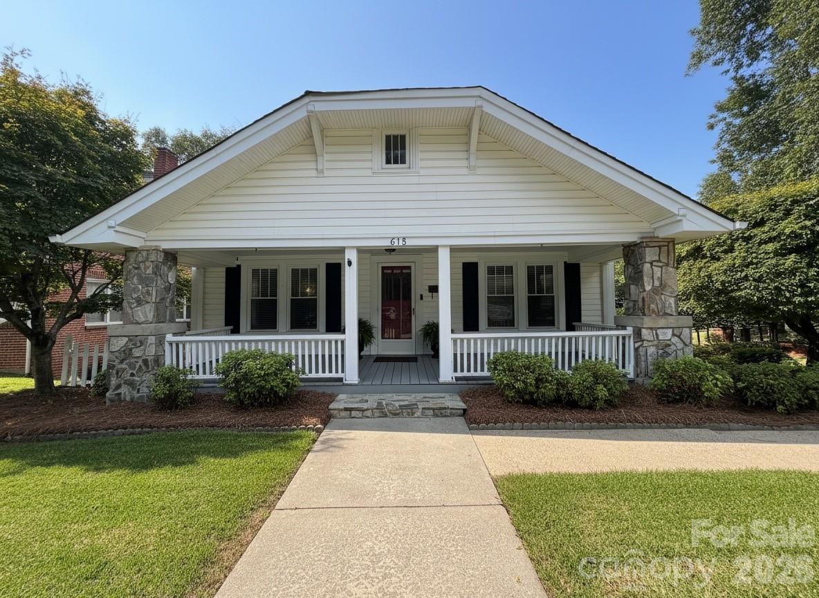 618 S Poplar Street Property Photo 1