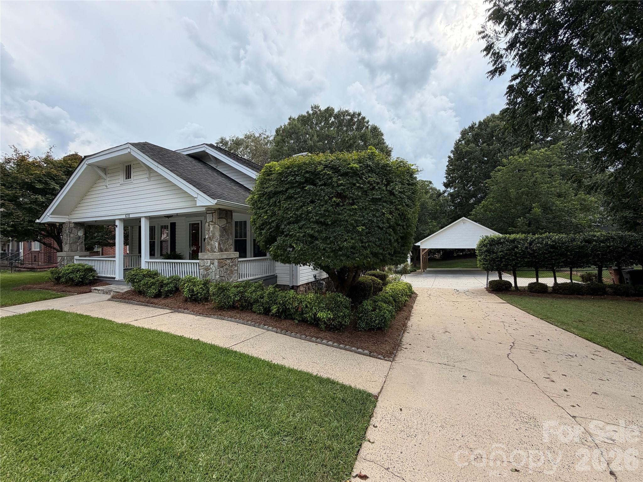 618 S Poplar Street Property Photo 2