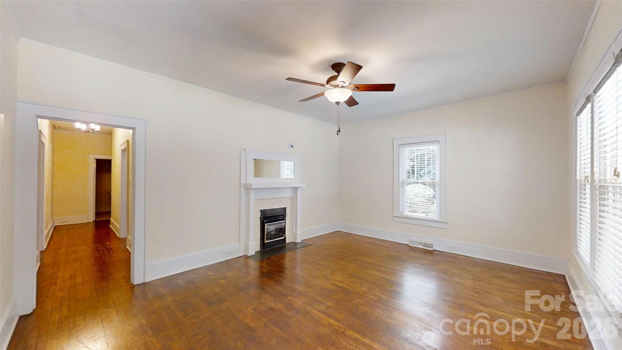618 S Poplar Street Property Photo 3