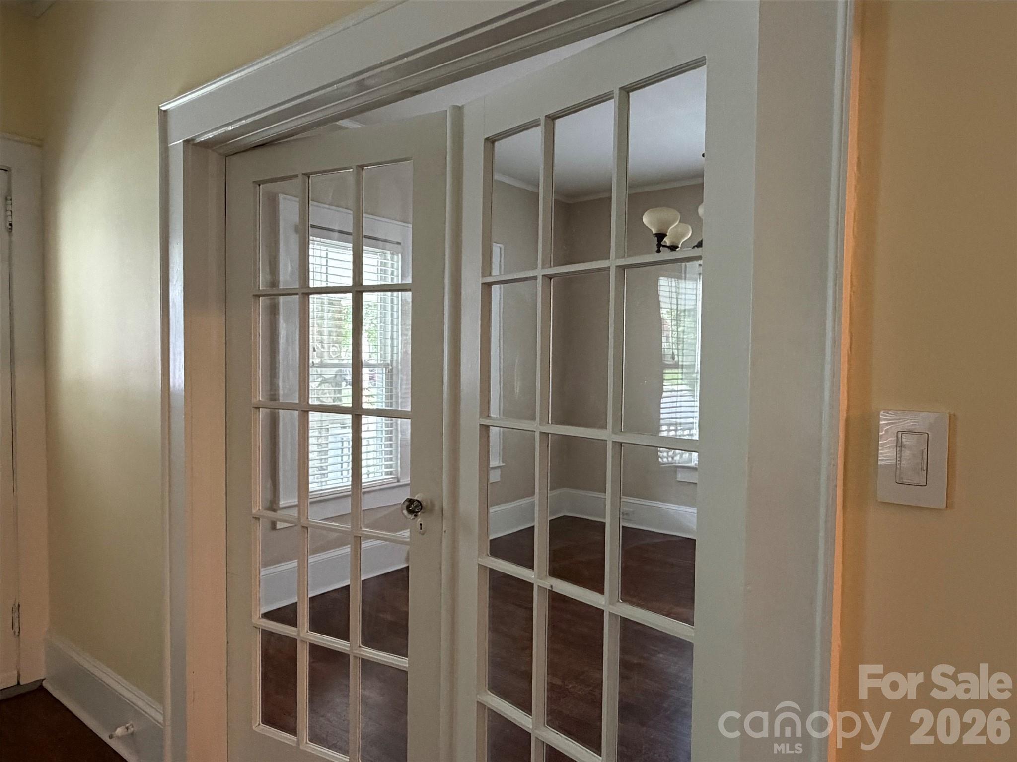 618 S Poplar Street Property Photo 4