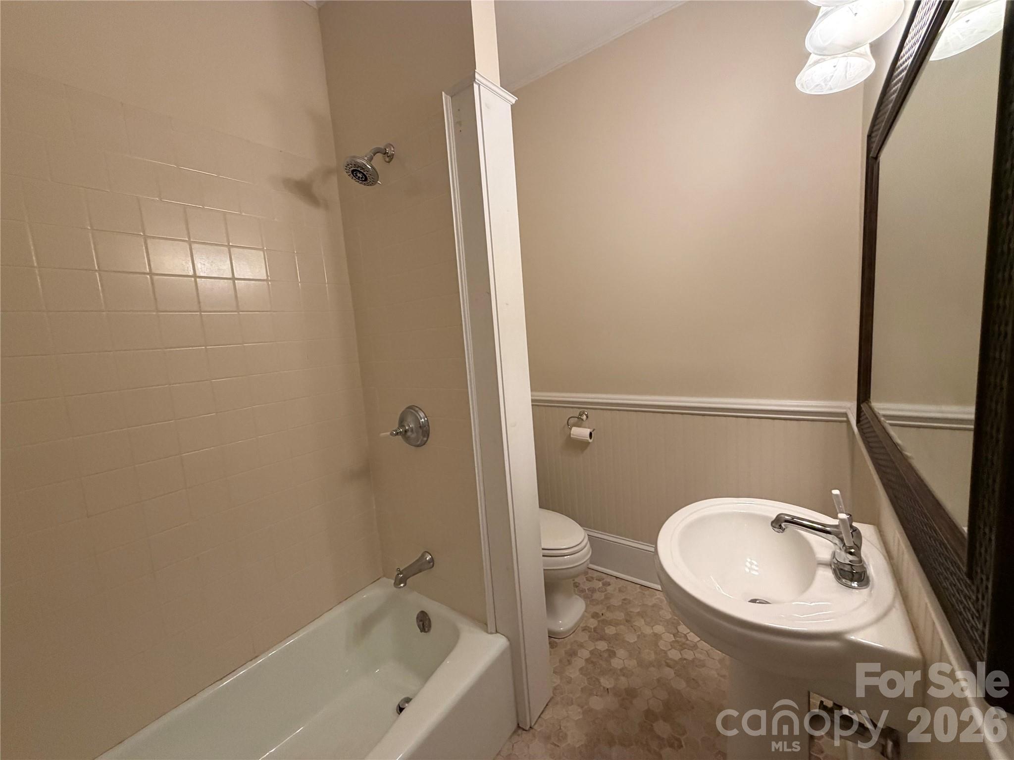618 S Poplar Street Property Photo 24