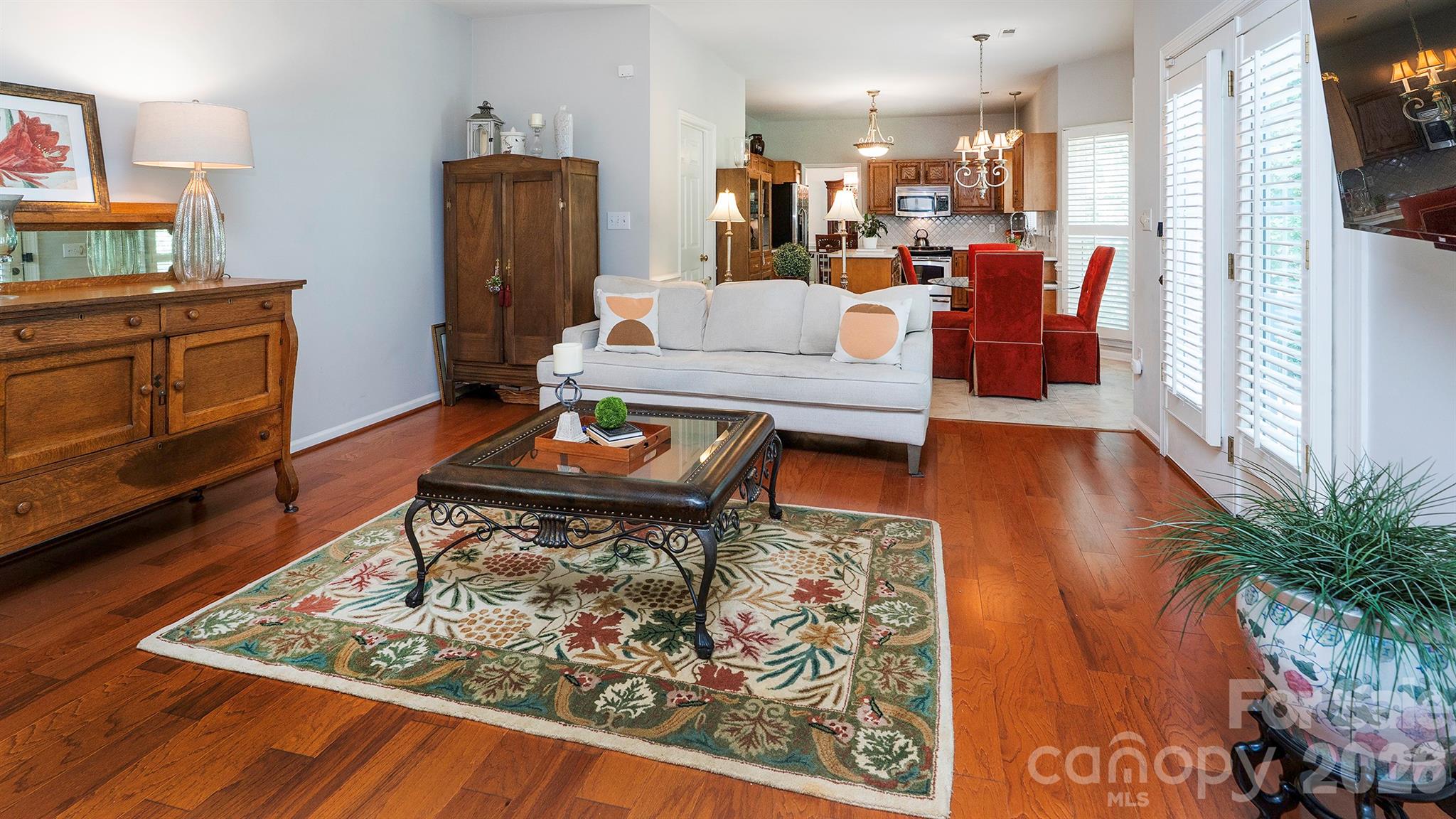 4314 Silvermere Way Property Photo 6