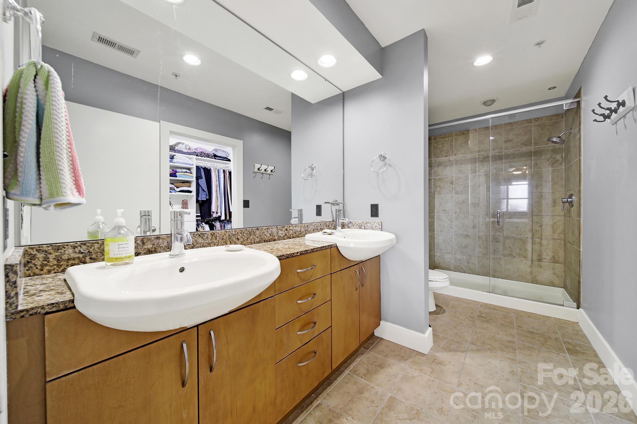 505 E 6th Street 909 Property Photo 18