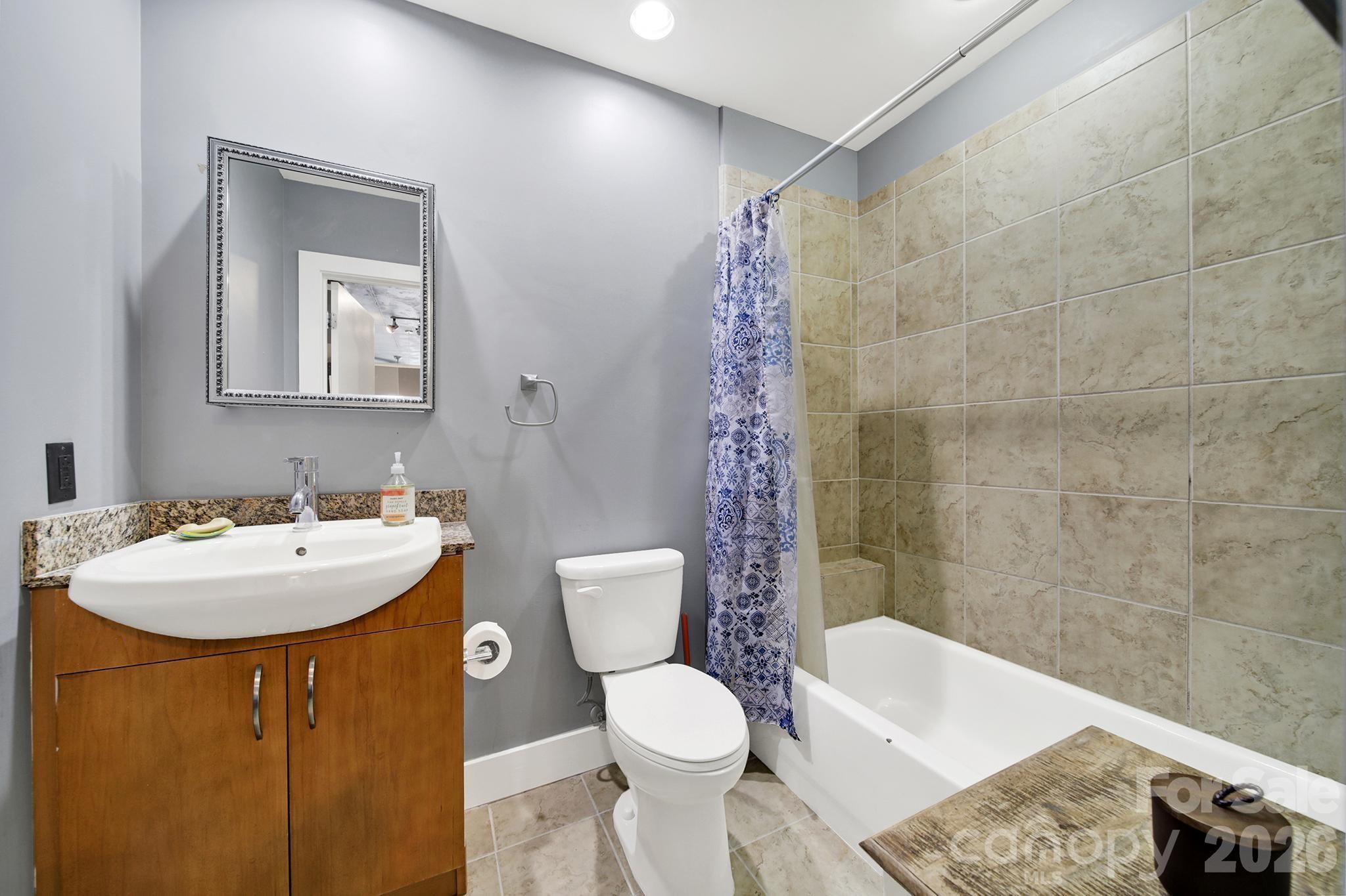 505 E 6th Street 909 Property Photo 22