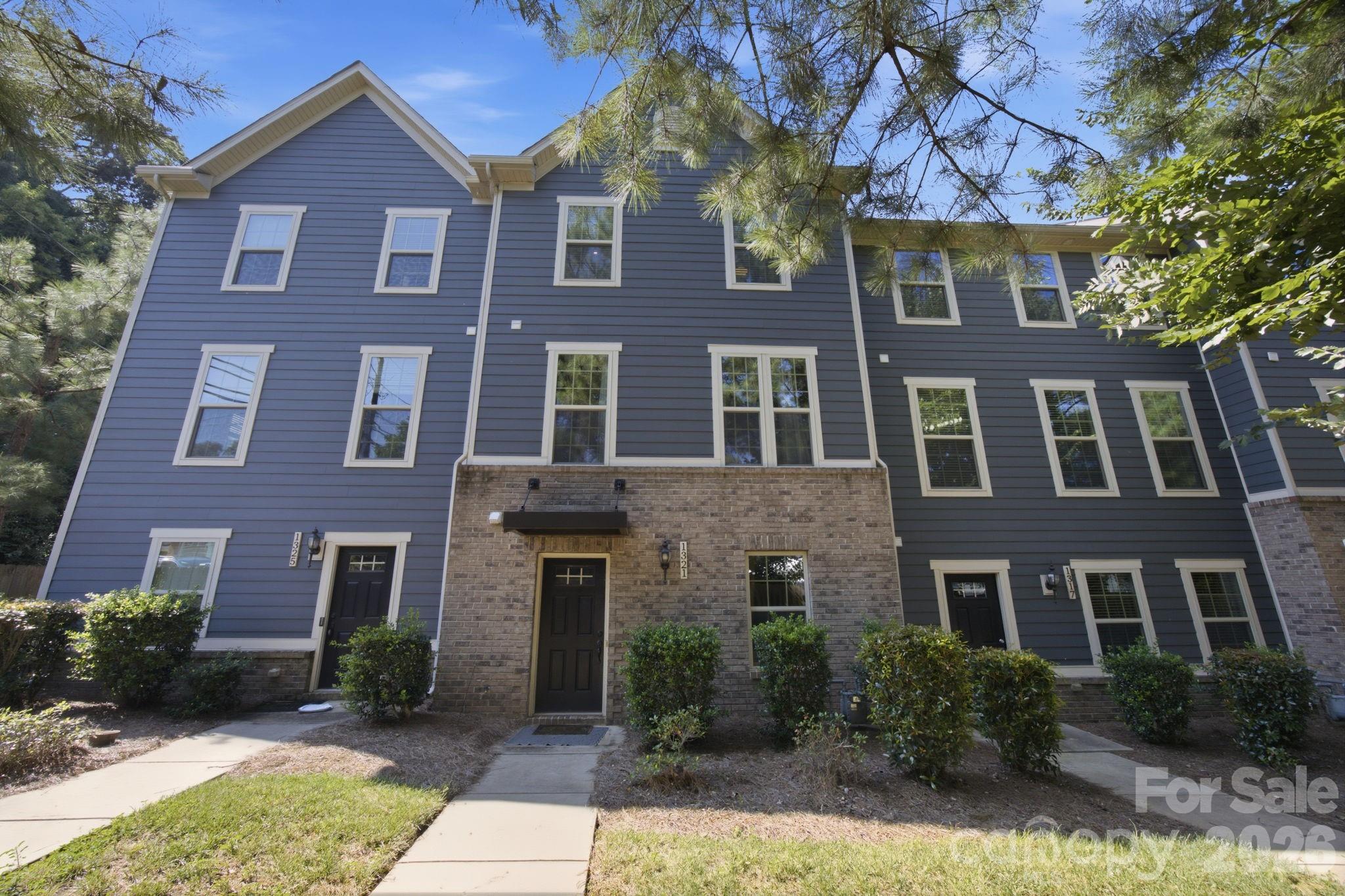 1321 Queen Lyon Court Property Photo 1