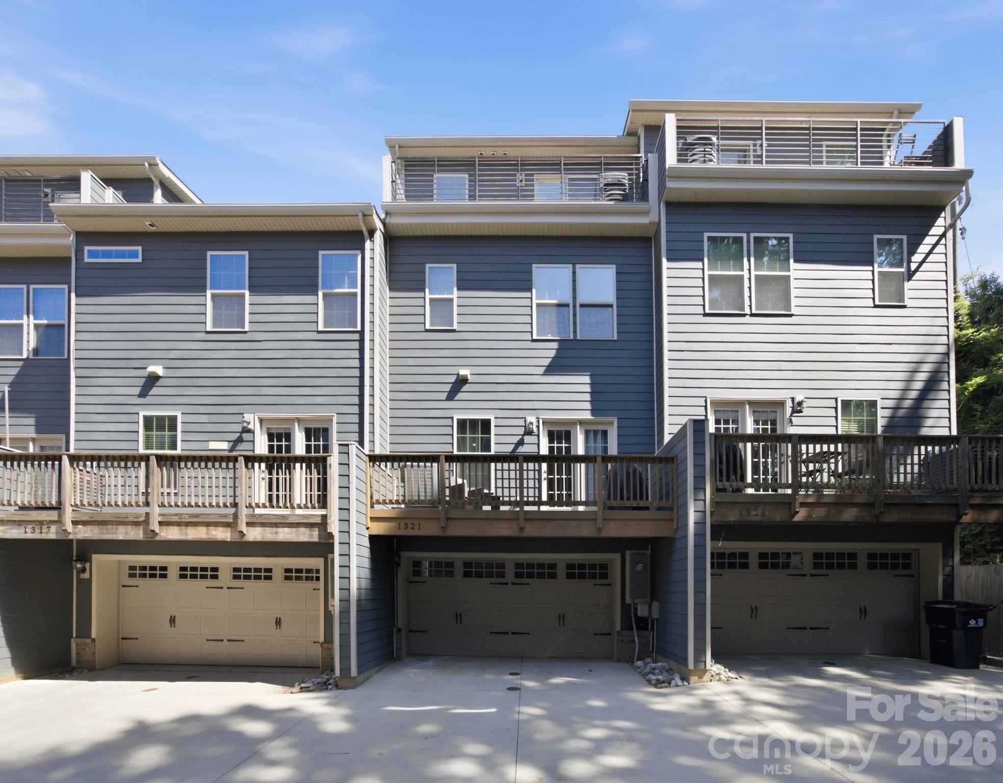 1321 Queen Lyon Court Property Photo 4