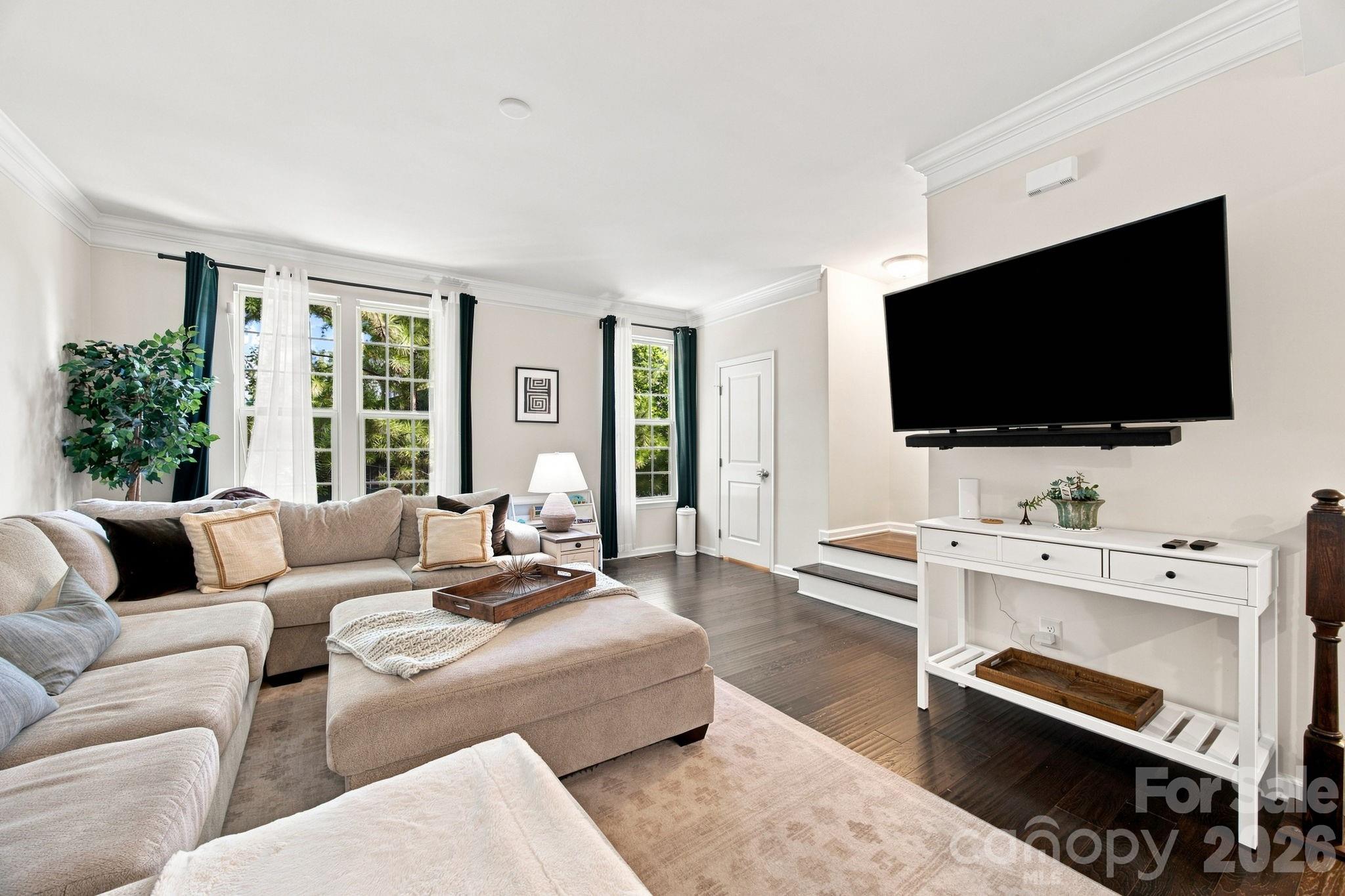 1321 Queen Lyon Court Property Photo 10