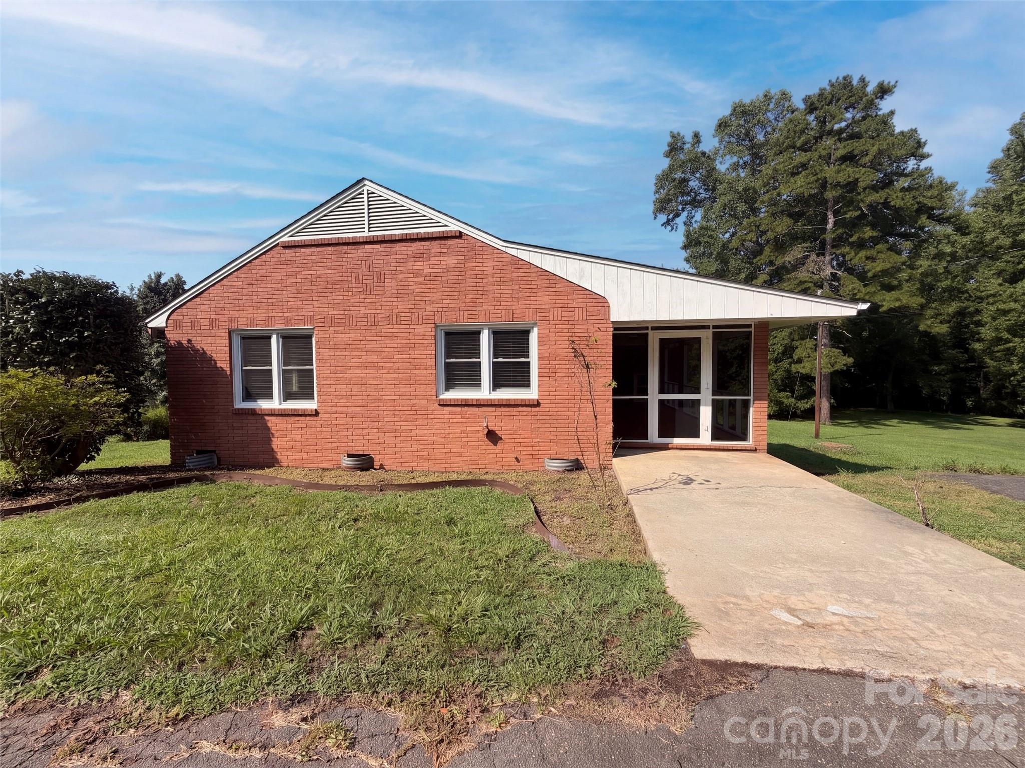 5630 S New Hope Road Property Photo 1