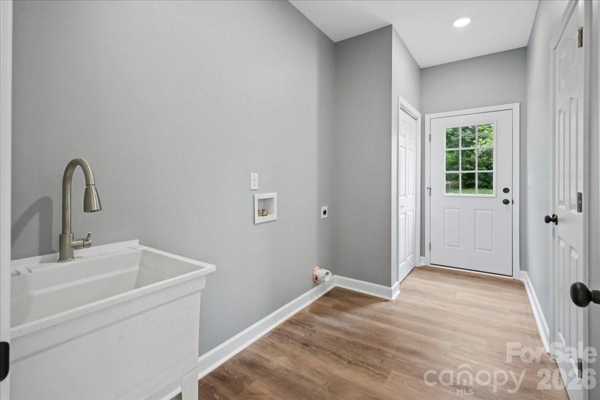 120 Whistling Pines Drive Property Photo 21