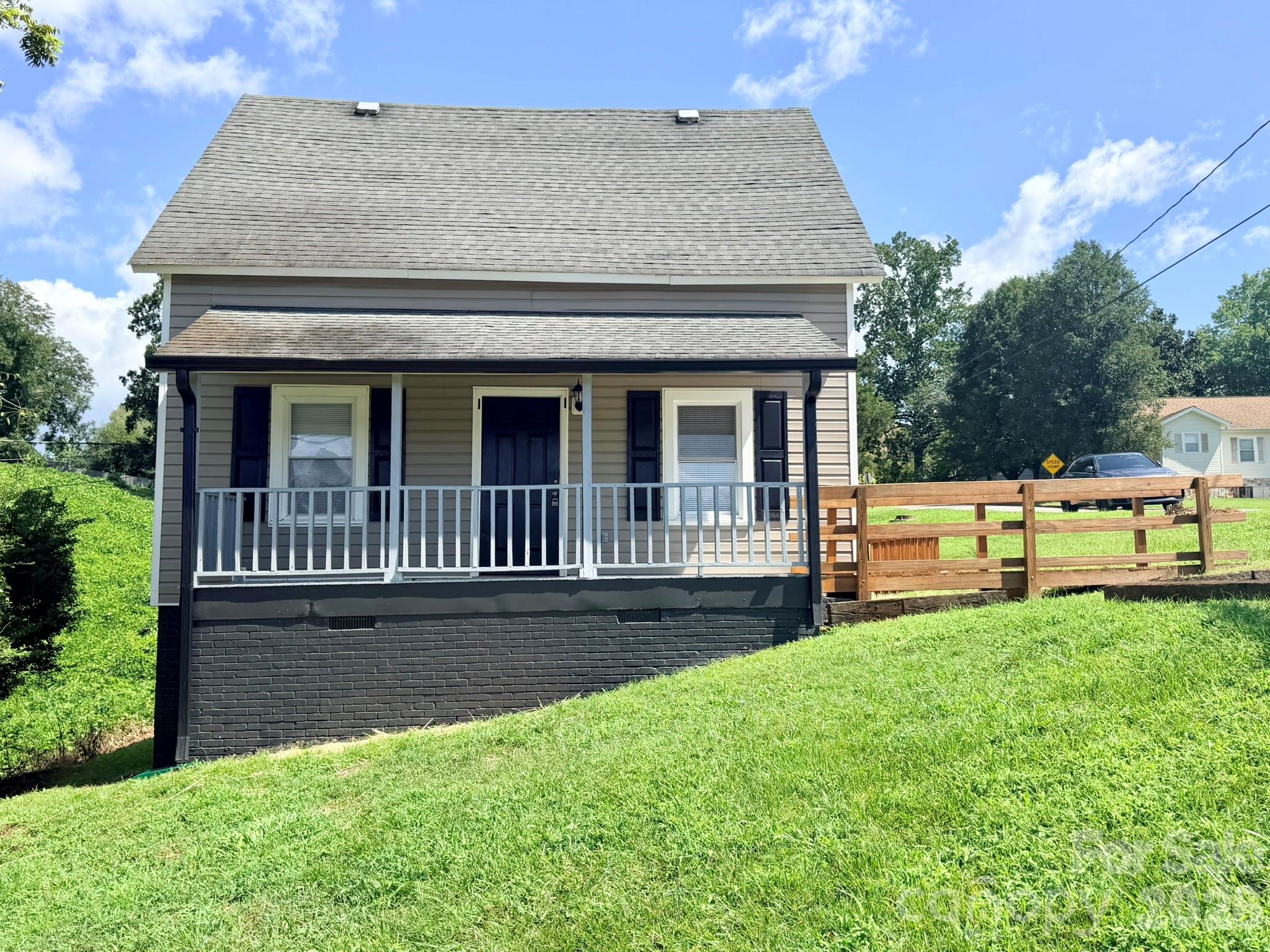 301 Magnolia Street Property Photo 1