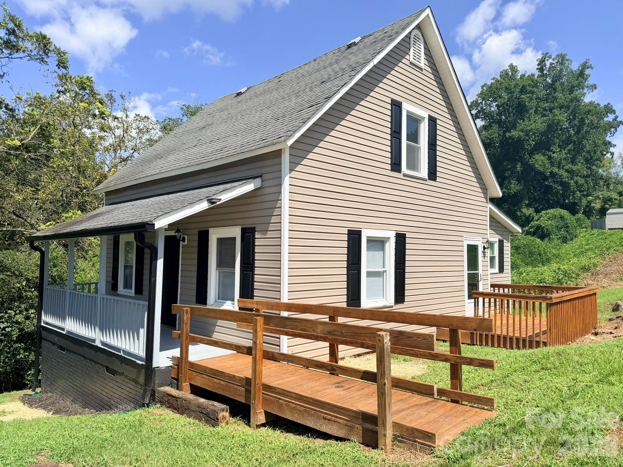 301 Magnolia Street Property Photo 2