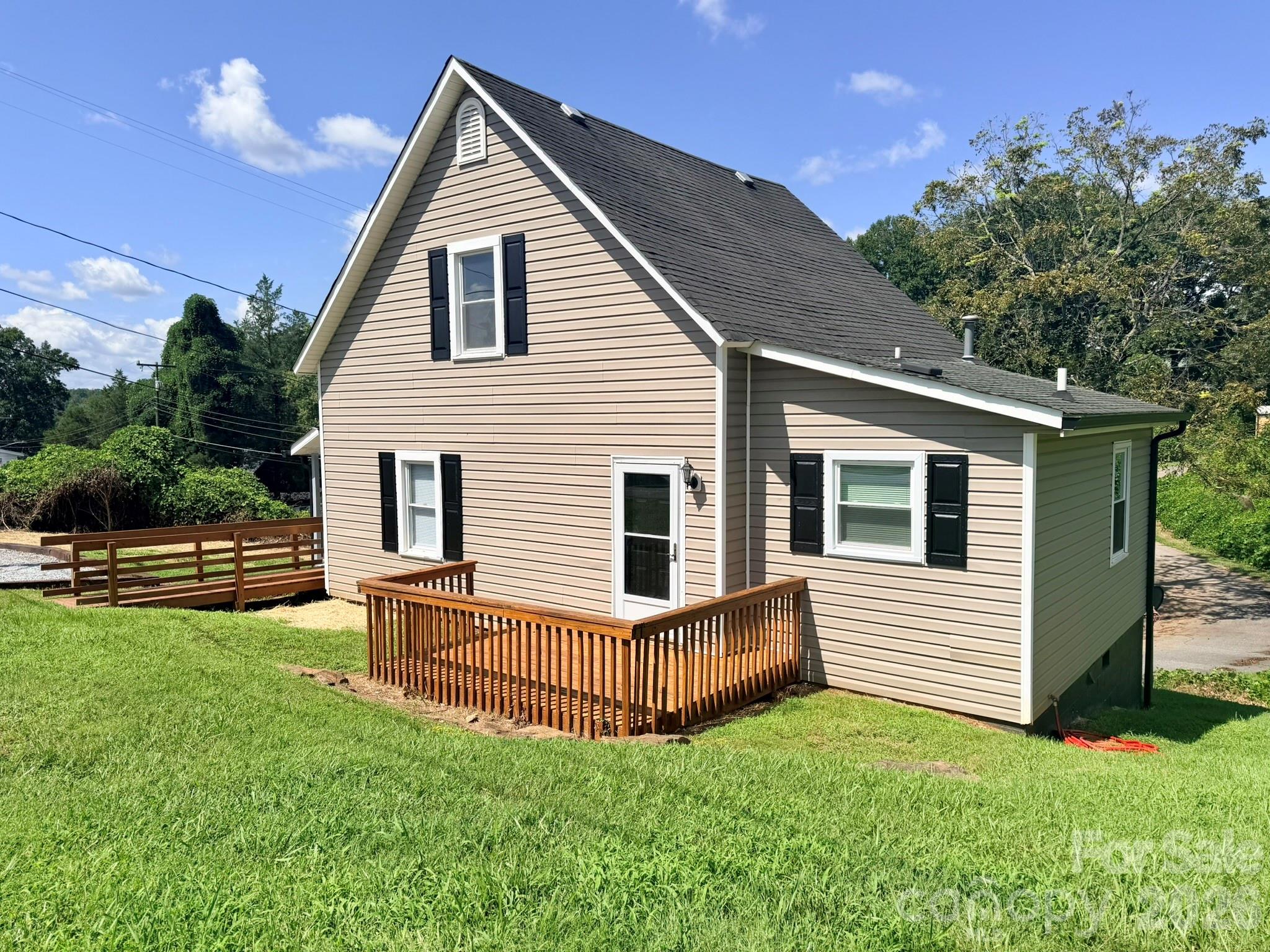 301 Magnolia Street Property Photo 4