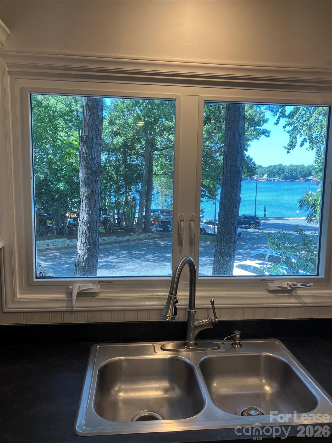 820 Southwest Drive Property Photo 13
