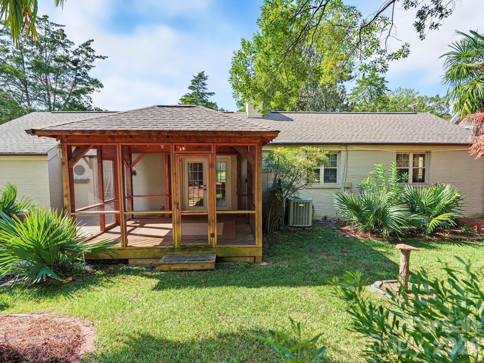 2218 Norcross Place Property Photo 4