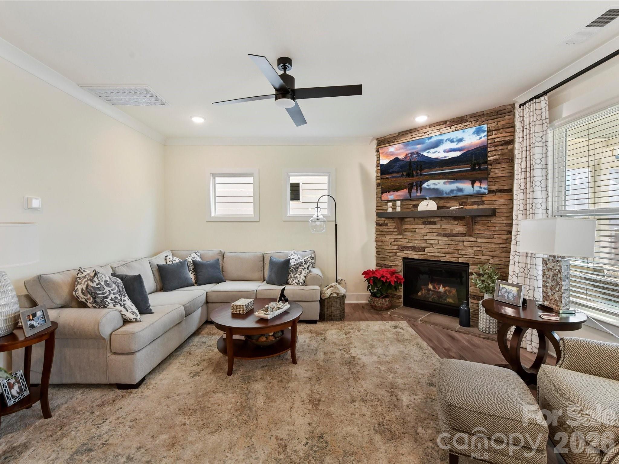 109 N Dunlavin Way Property Photo 7