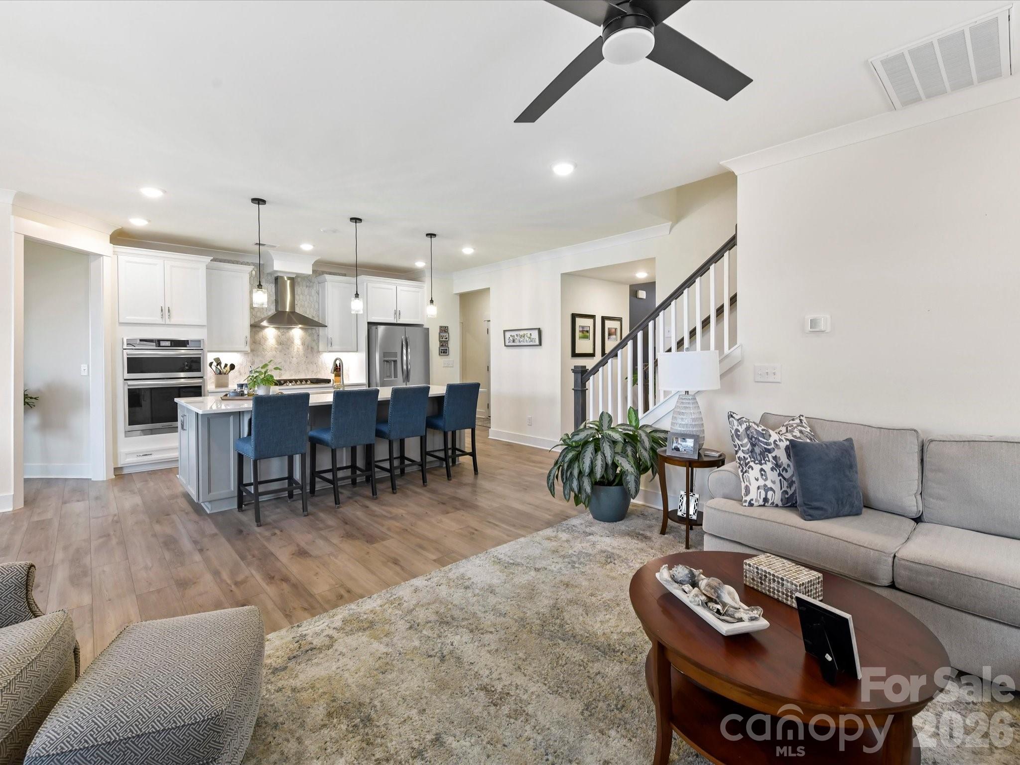 109 N Dunlavin Way Property Photo 8