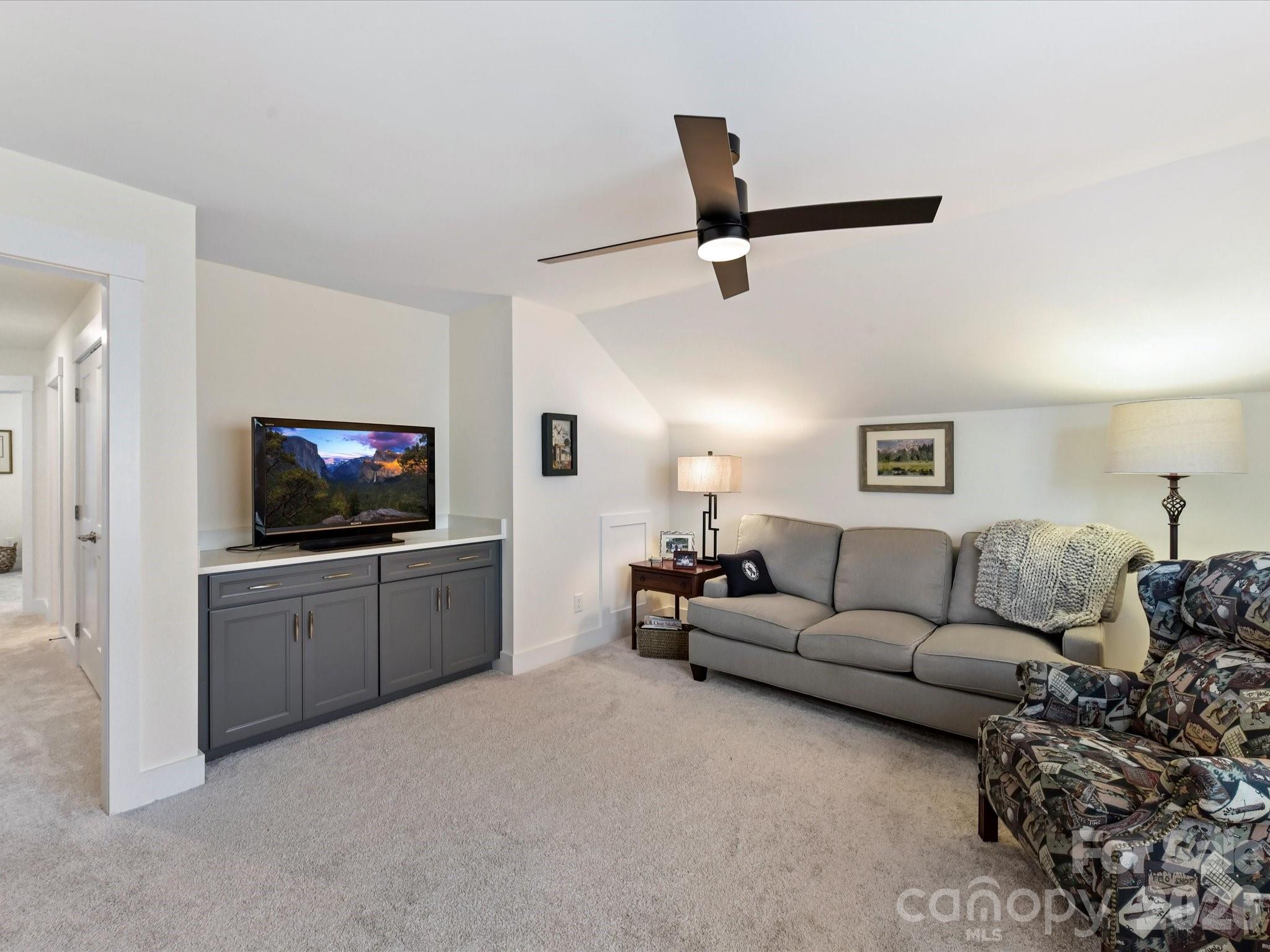 109 N Dunlavin Way Property Photo 28