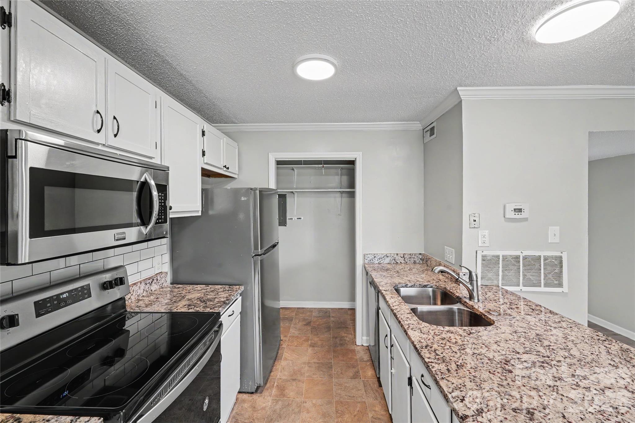 10971 Harrowfield Road Property Photo 2
