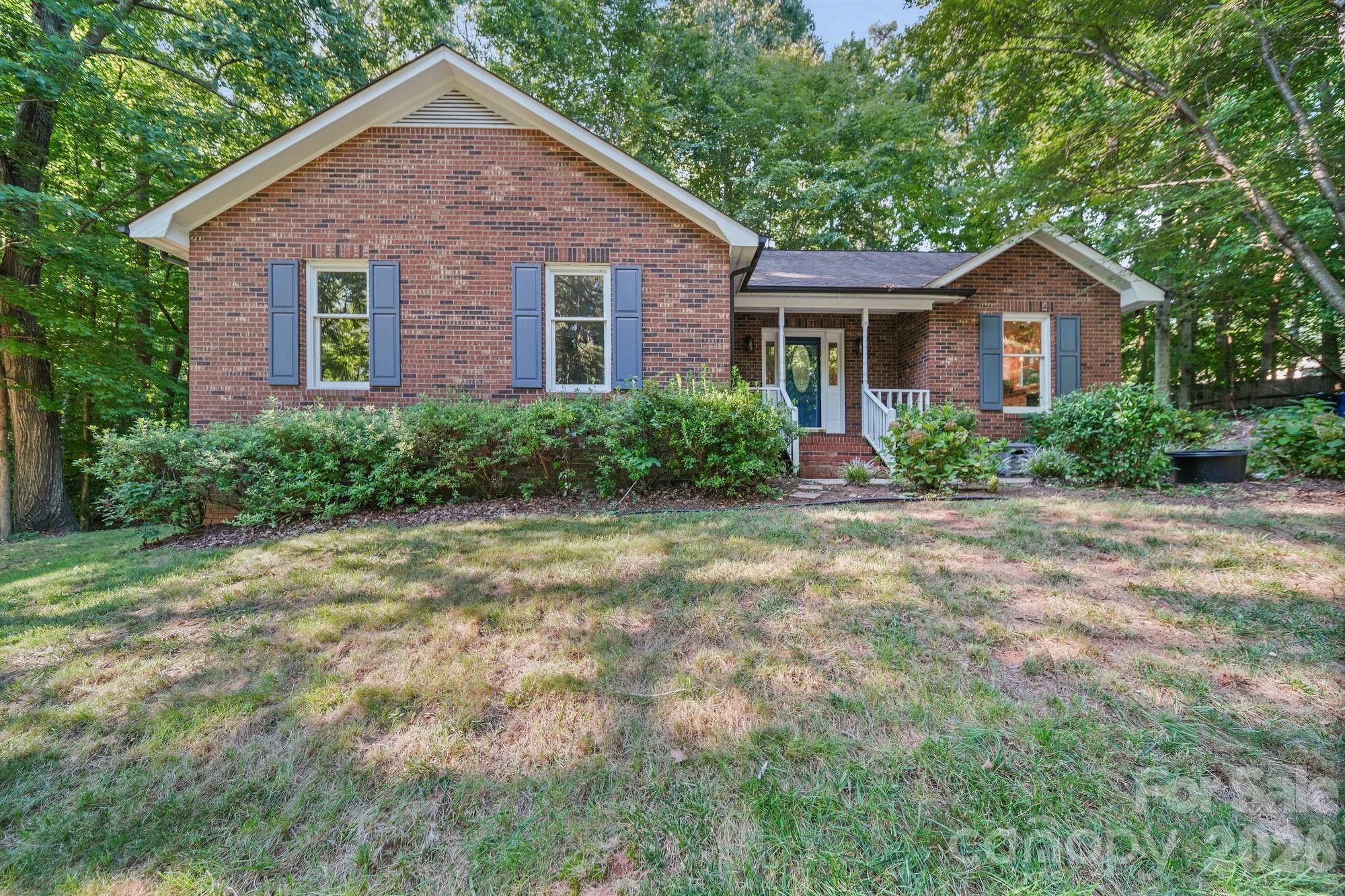 821 Deer Path Place Property Photo 2