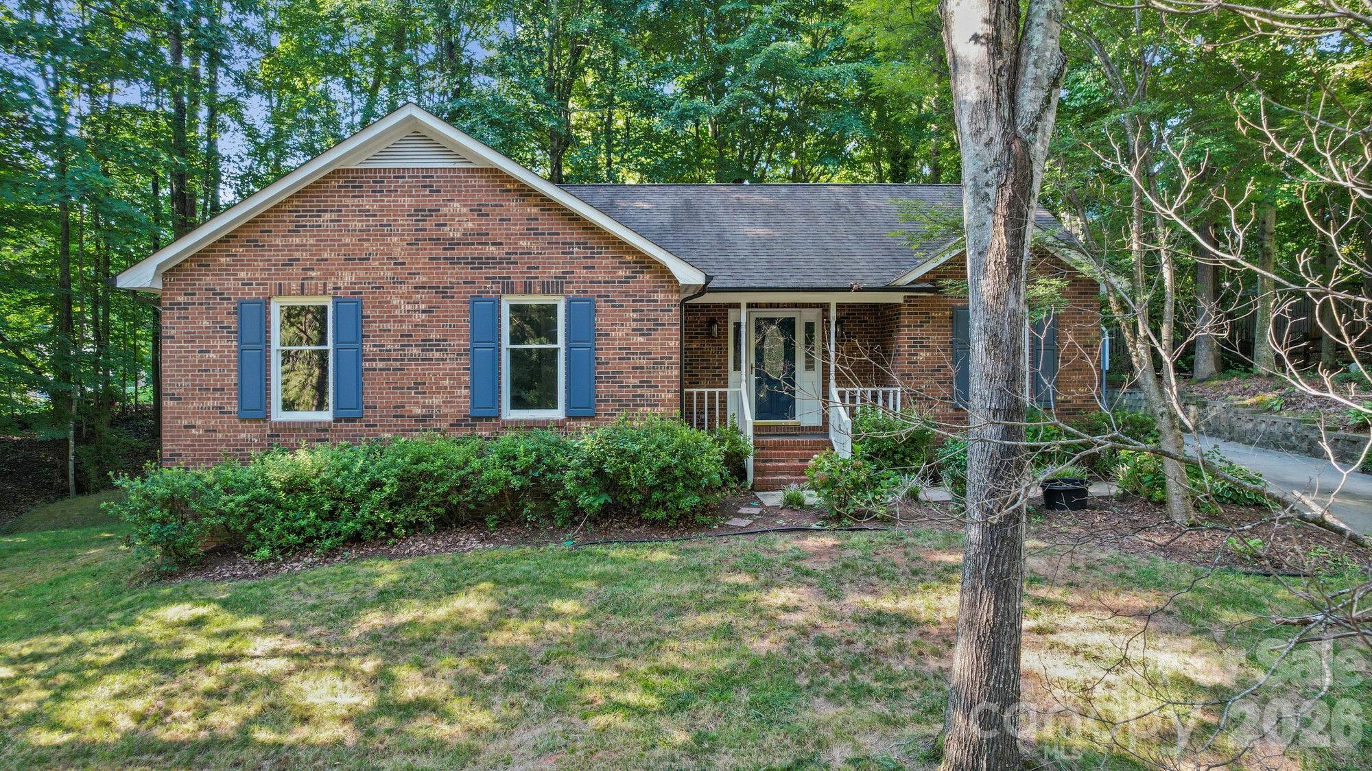 821 Deer Path Place Property Photo 3