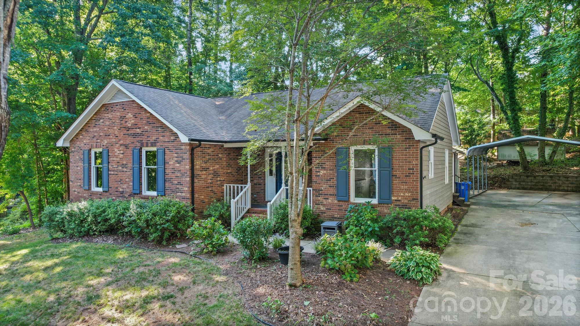 821 Deer Path Place Property Photo 4