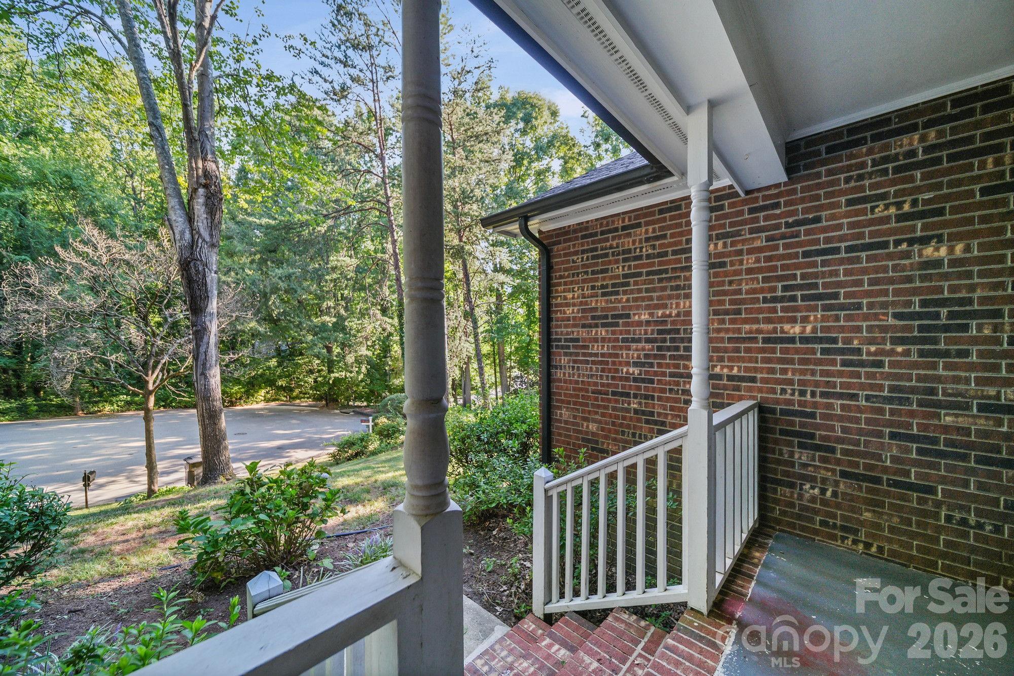 821 Deer Path Place Property Photo 5