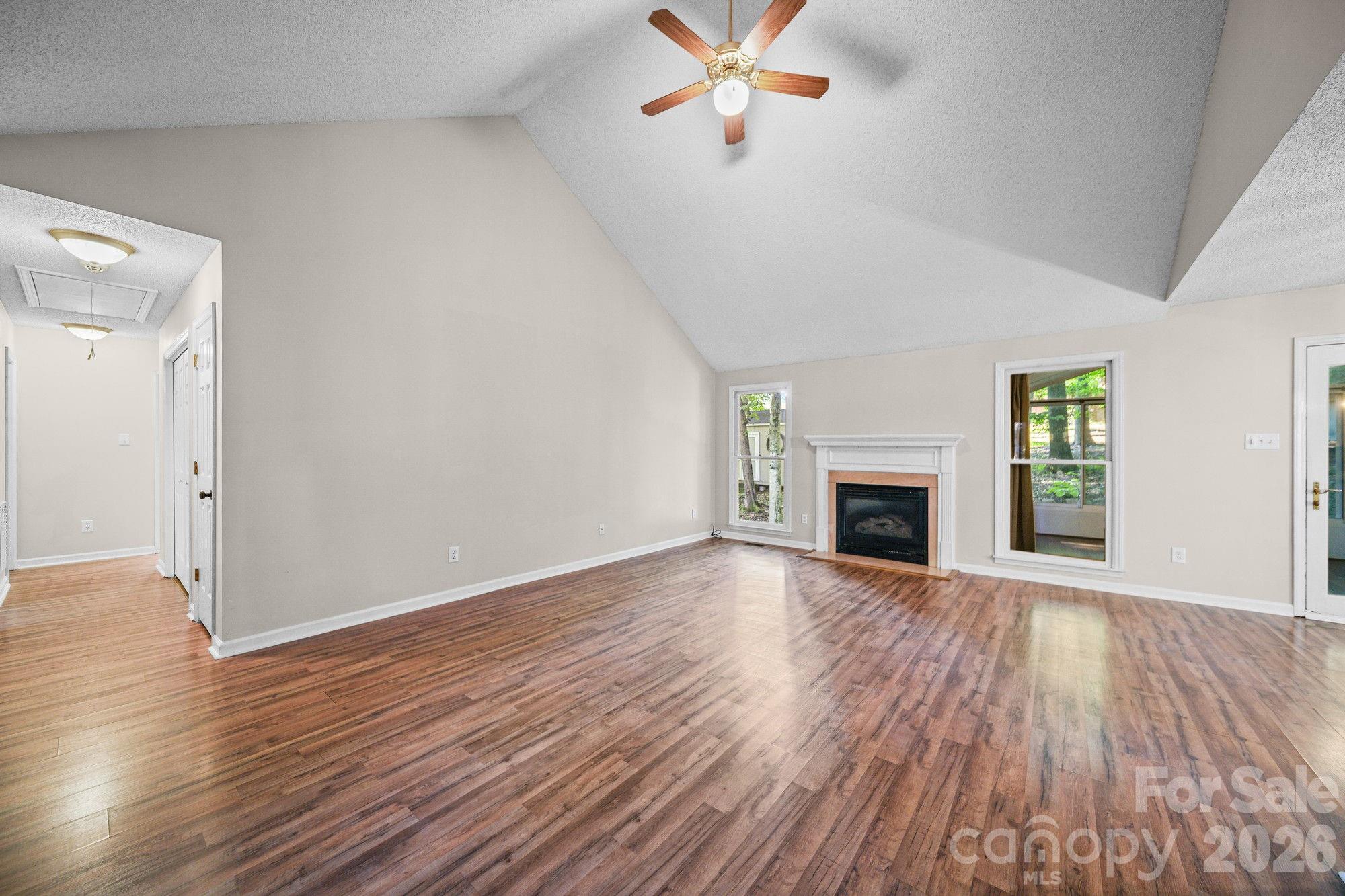821 Deer Path Place Property Photo 8