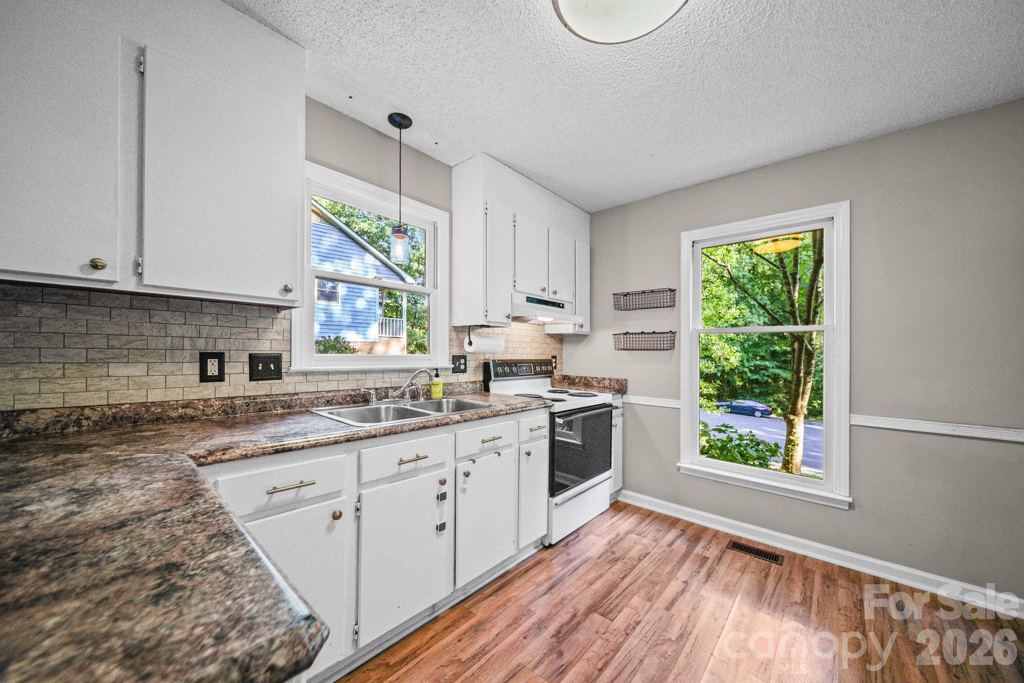 821 Deer Path Place Property Photo 12