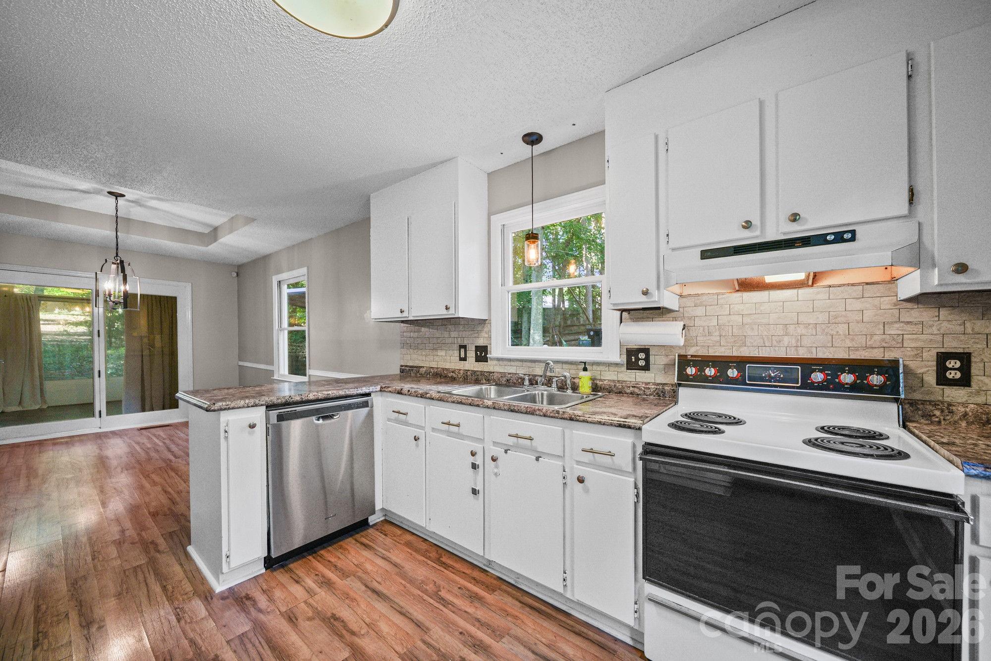 821 Deer Path Place Property Photo 13