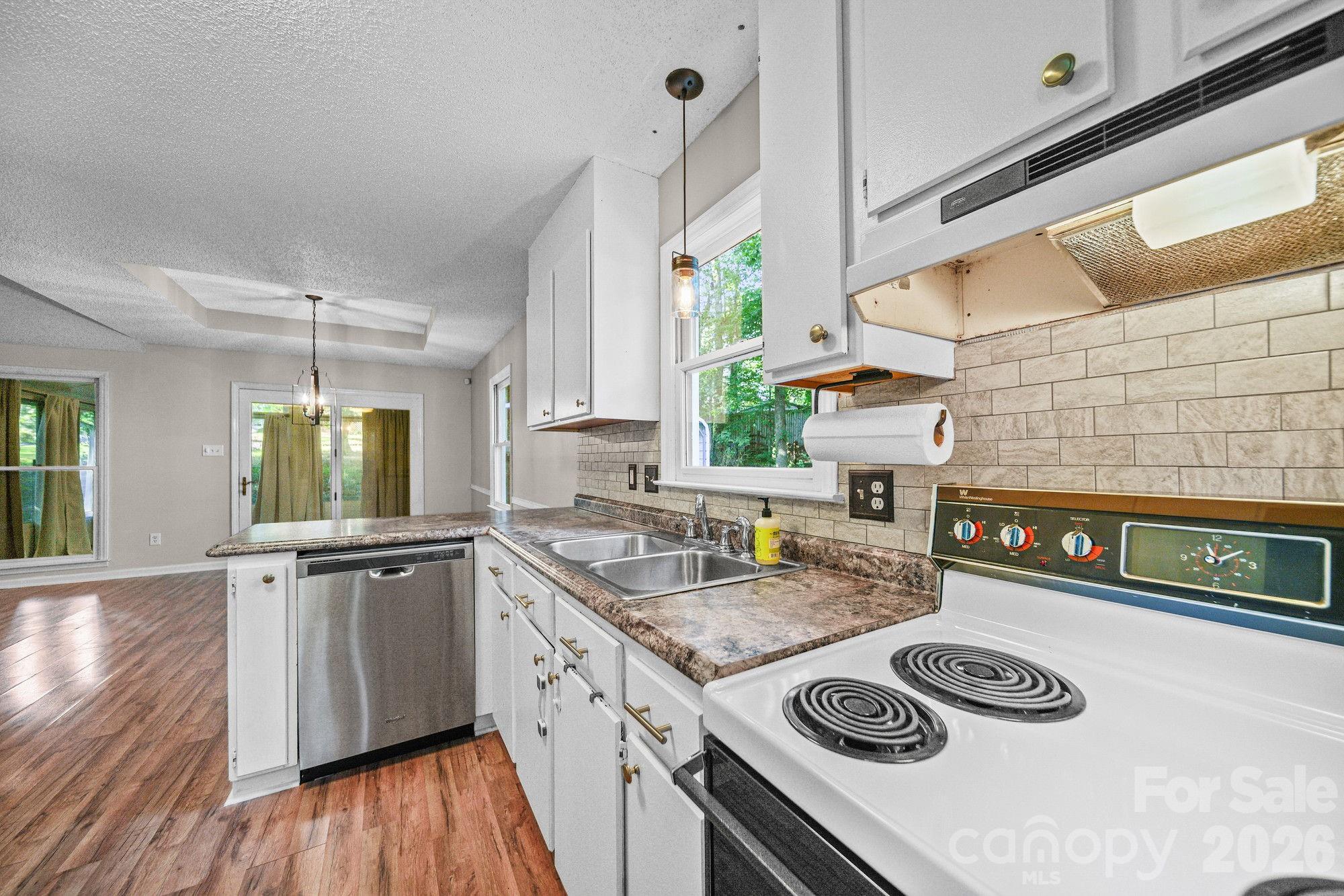 821 Deer Path Place Property Photo 14