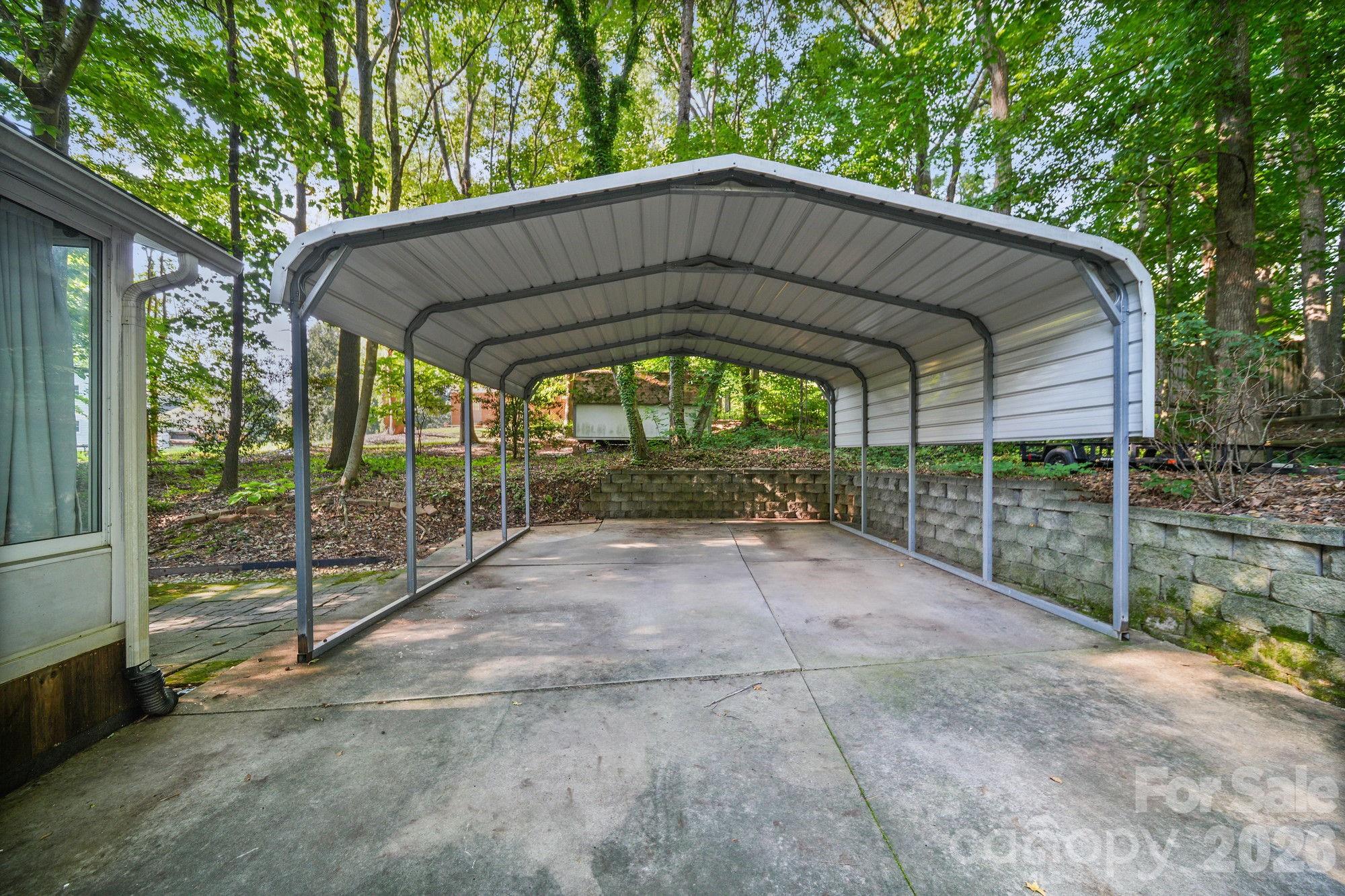 821 Deer Path Place Property Photo 33