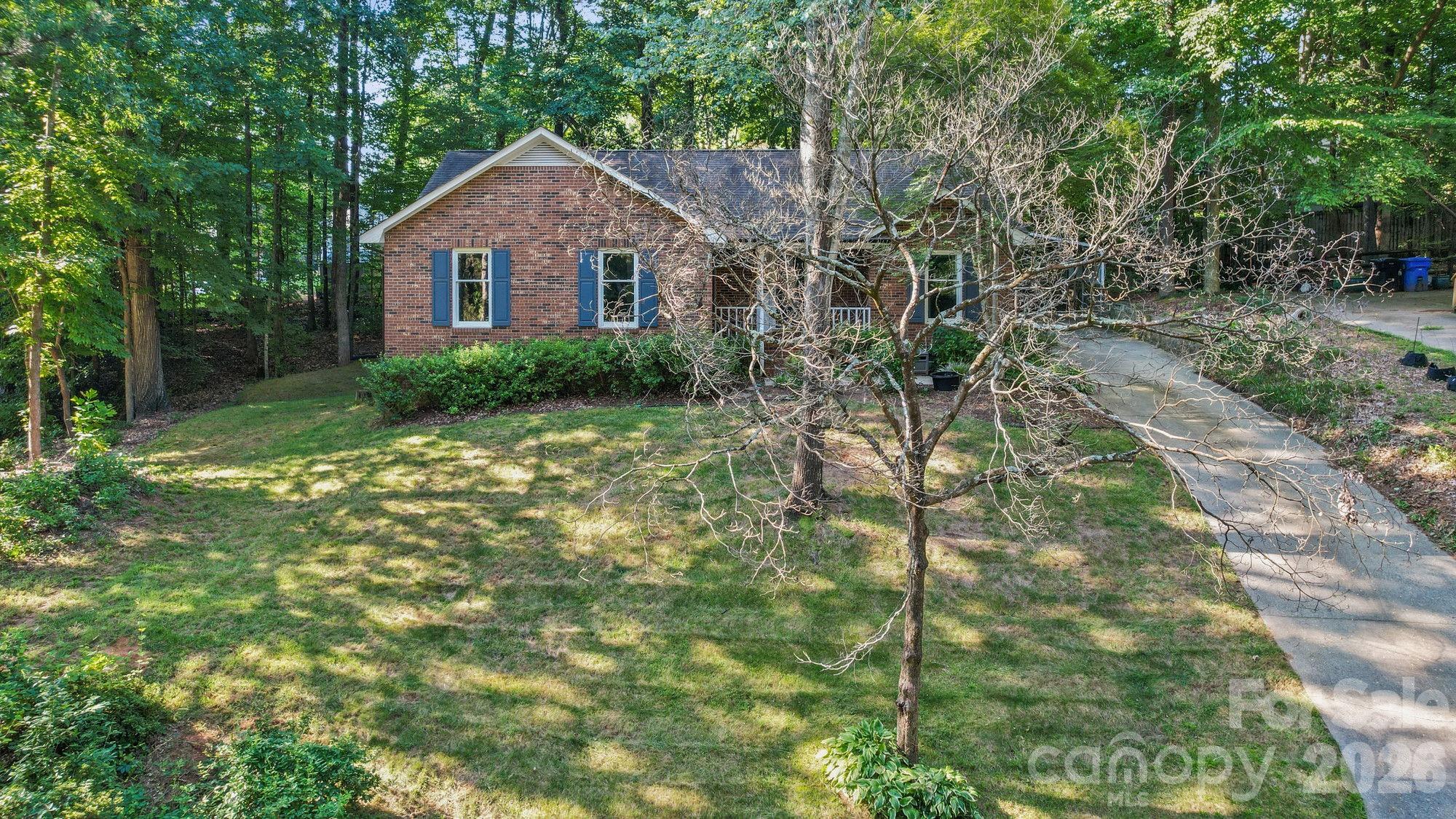 821 Deer Path Place Property Photo 35