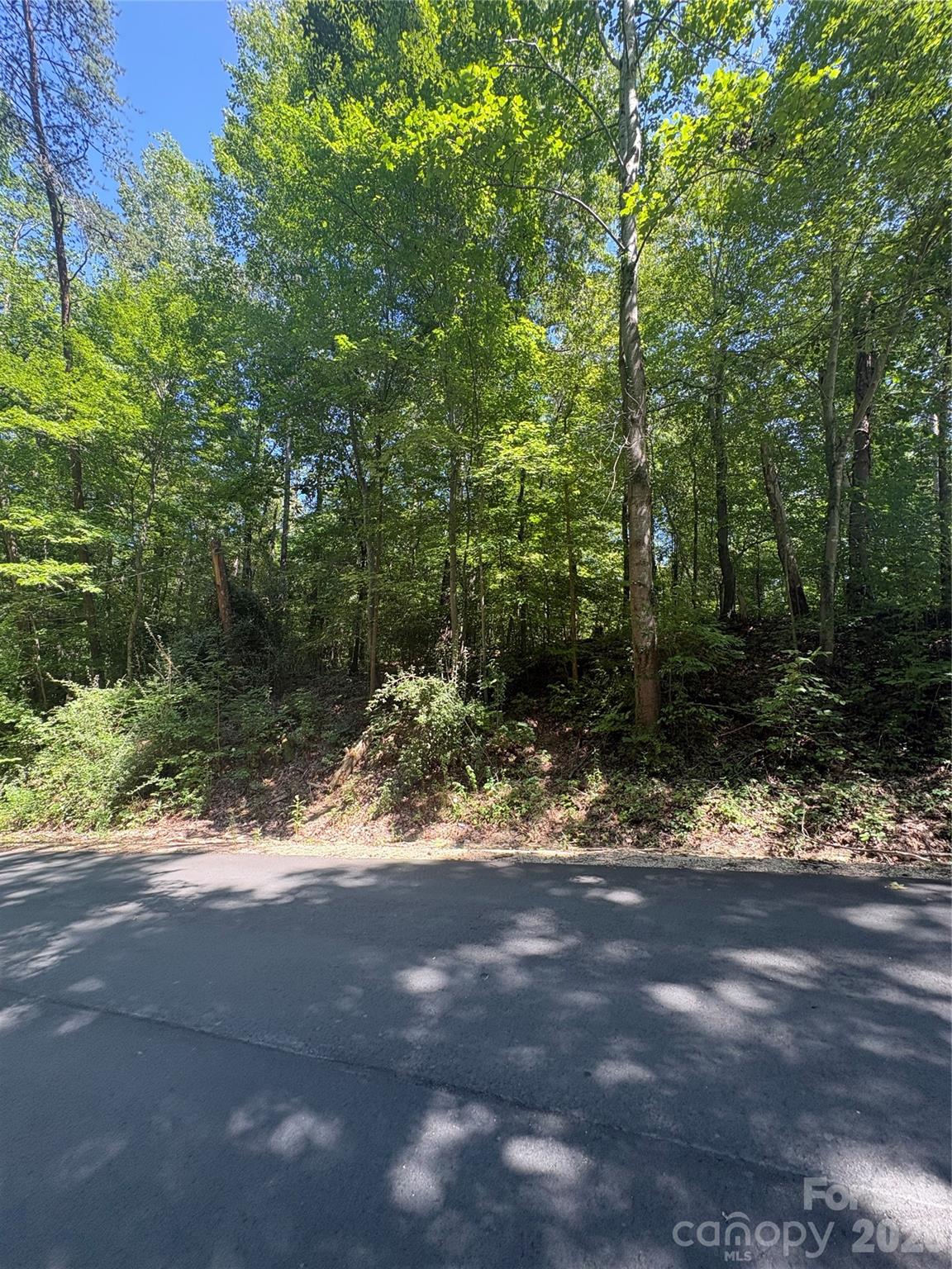 404 Summit Drive Property Photo 6