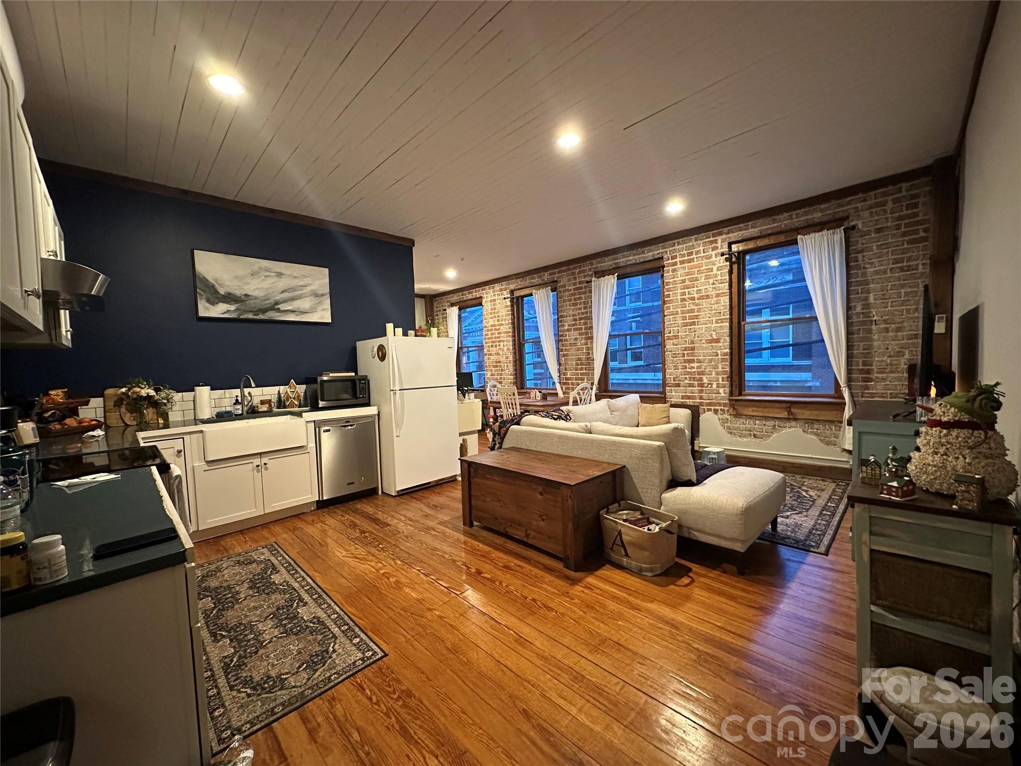 20 S Main Street Property Photo 9