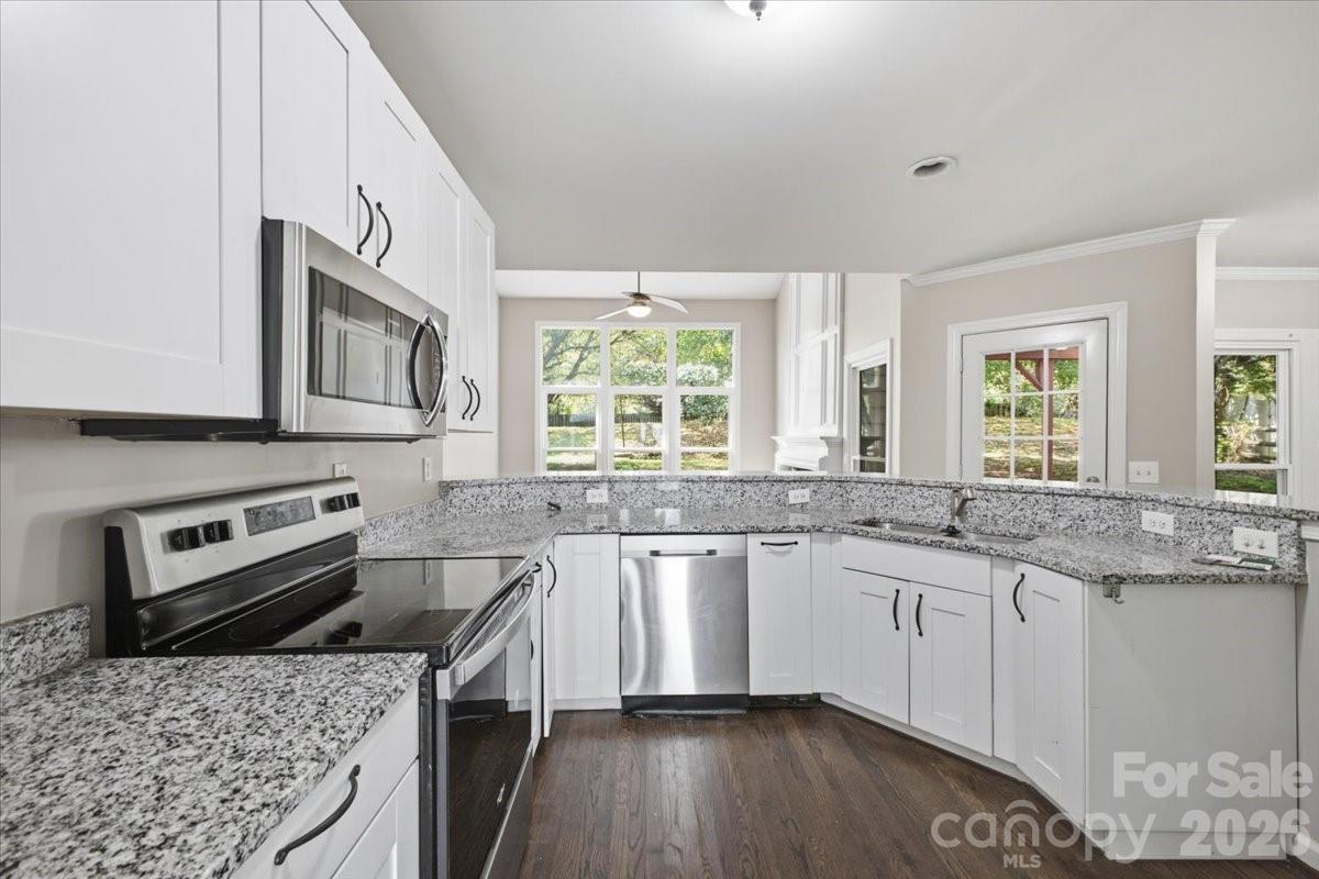 9011 Coleshire Court Property Photo 10