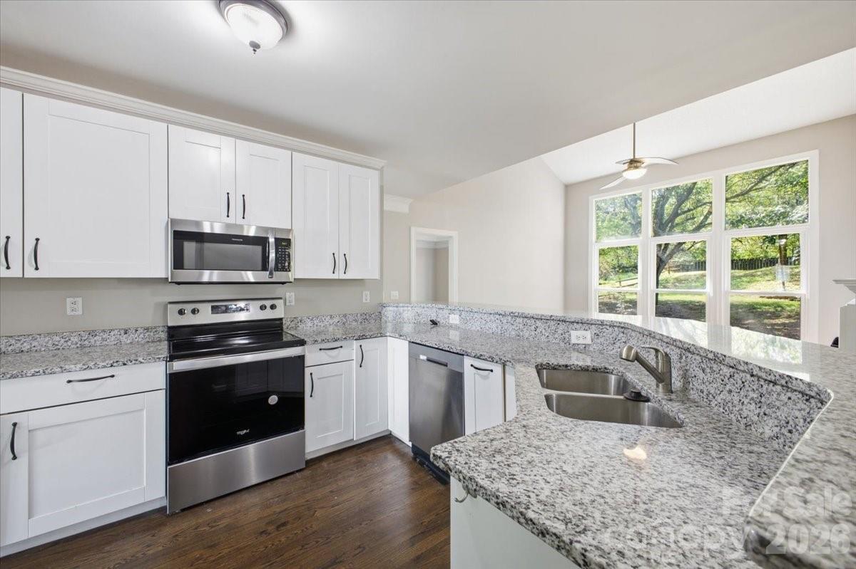 9011 Coleshire Court Property Photo 11