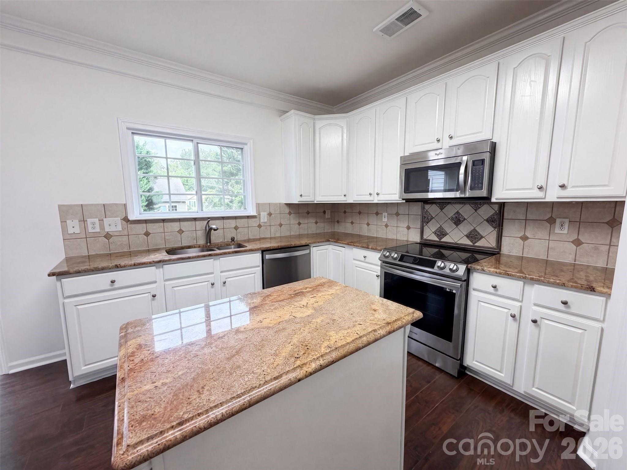 3708 Leela Palace Way Property Photo 6