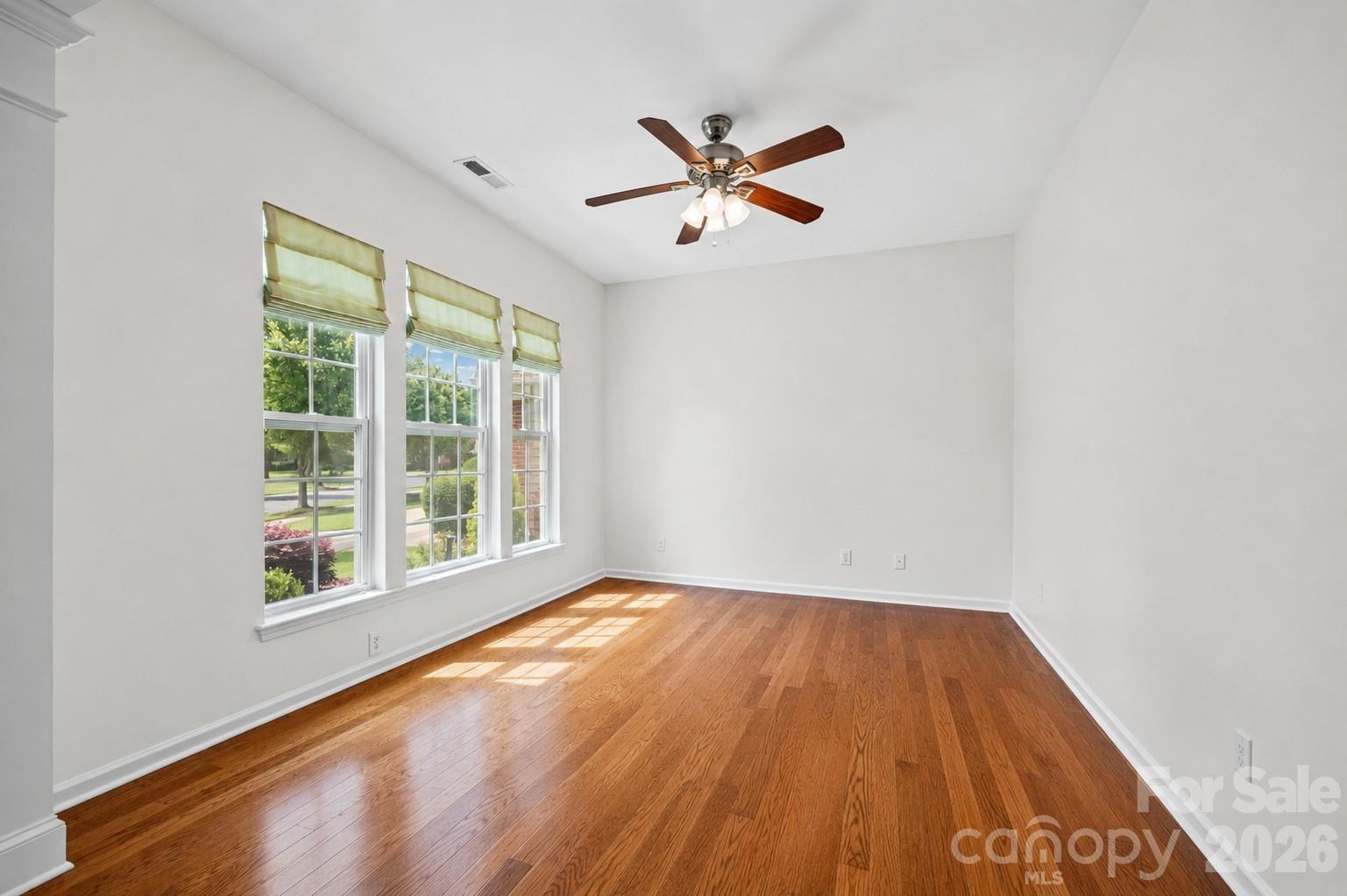 37421 Mandrake Court Property Photo 4