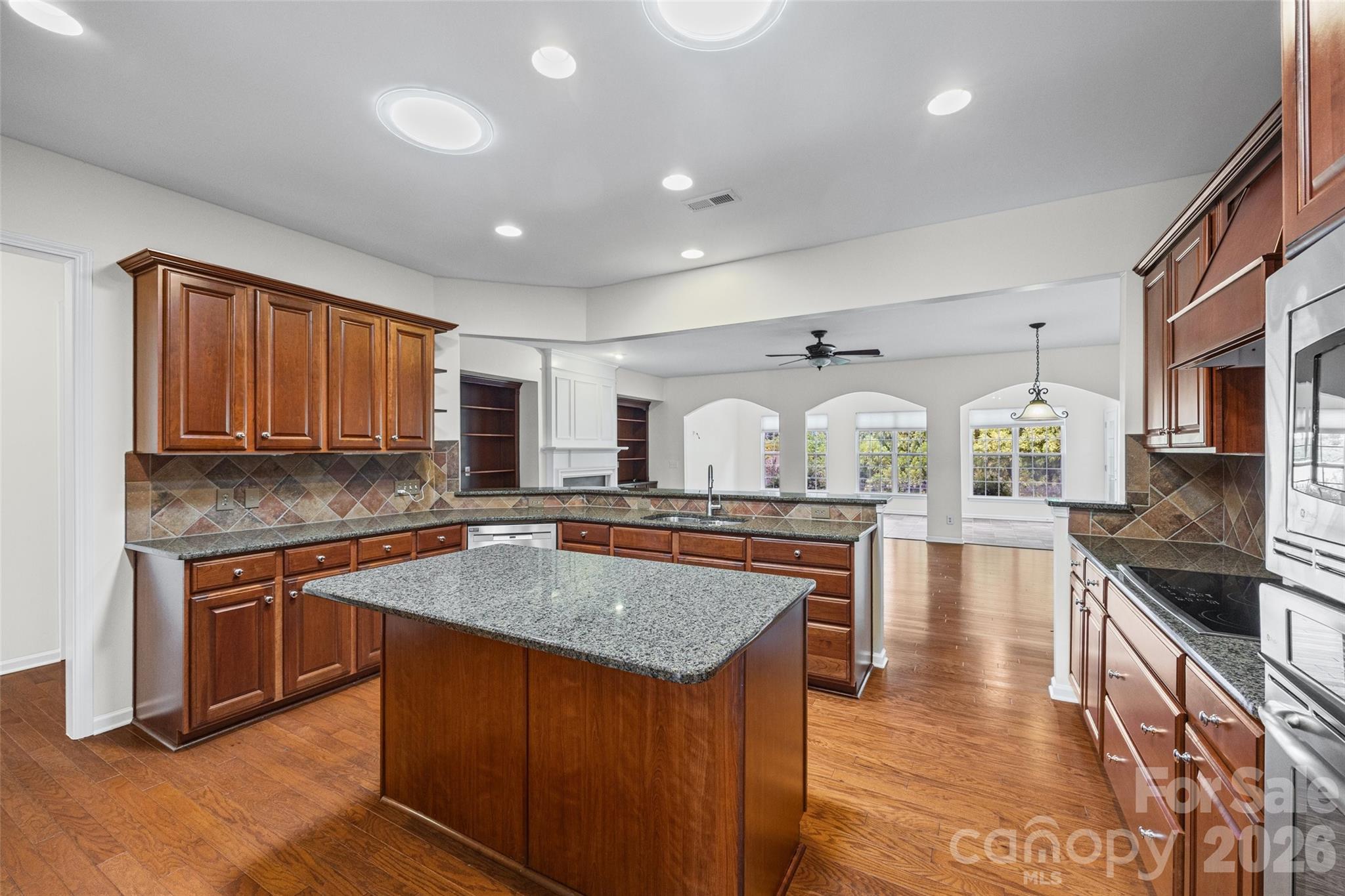 37421 Mandrake Court Property Photo 11